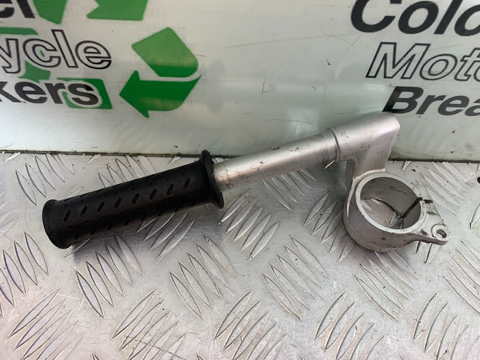 TRIUMPH 955i DAYTONA LEFT HANDLEBAR YEAR 2002-2006 (CMB1229)