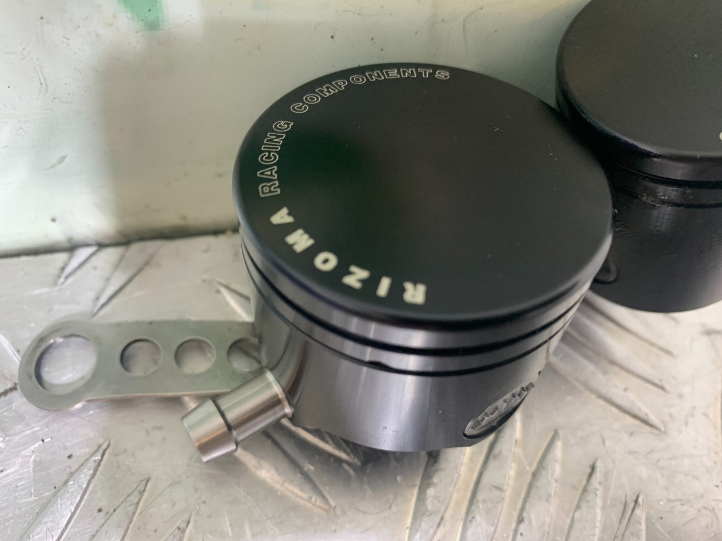 TRIUMPH 1050 SPEED TRIPLE  RIZOMA FLUID POTS YEAR 2005-2007 (CMB1322)