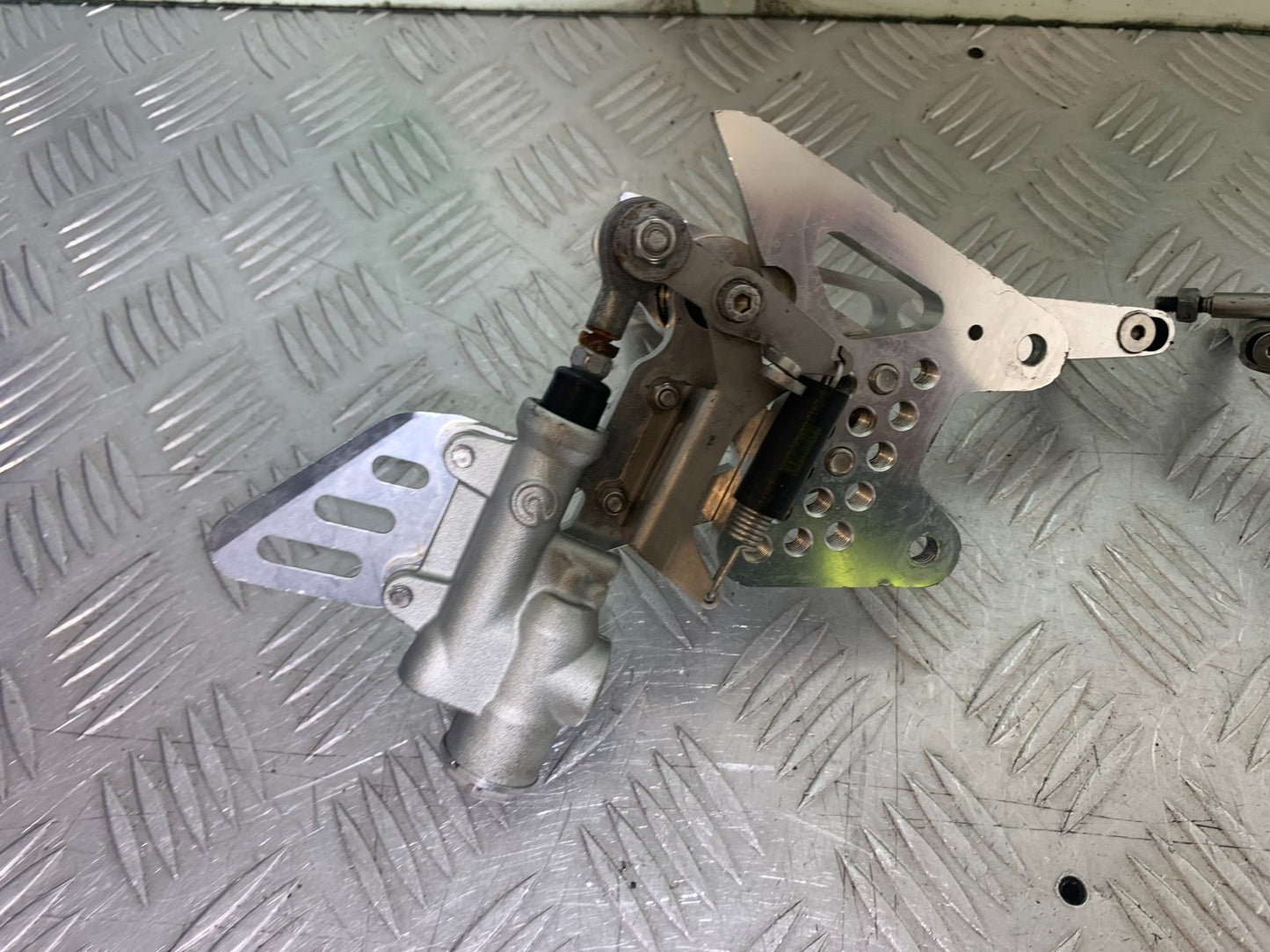 APRILIA RSV4 FACTORY DPM RACE REAR SETS YEAR 2009-2012 (CMB1224)