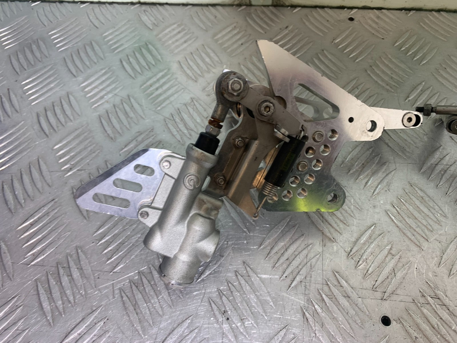APRILIA RSV4 FACTORY DPM RACE REAR SETS YEAR 2009-2012 (CMB1224)