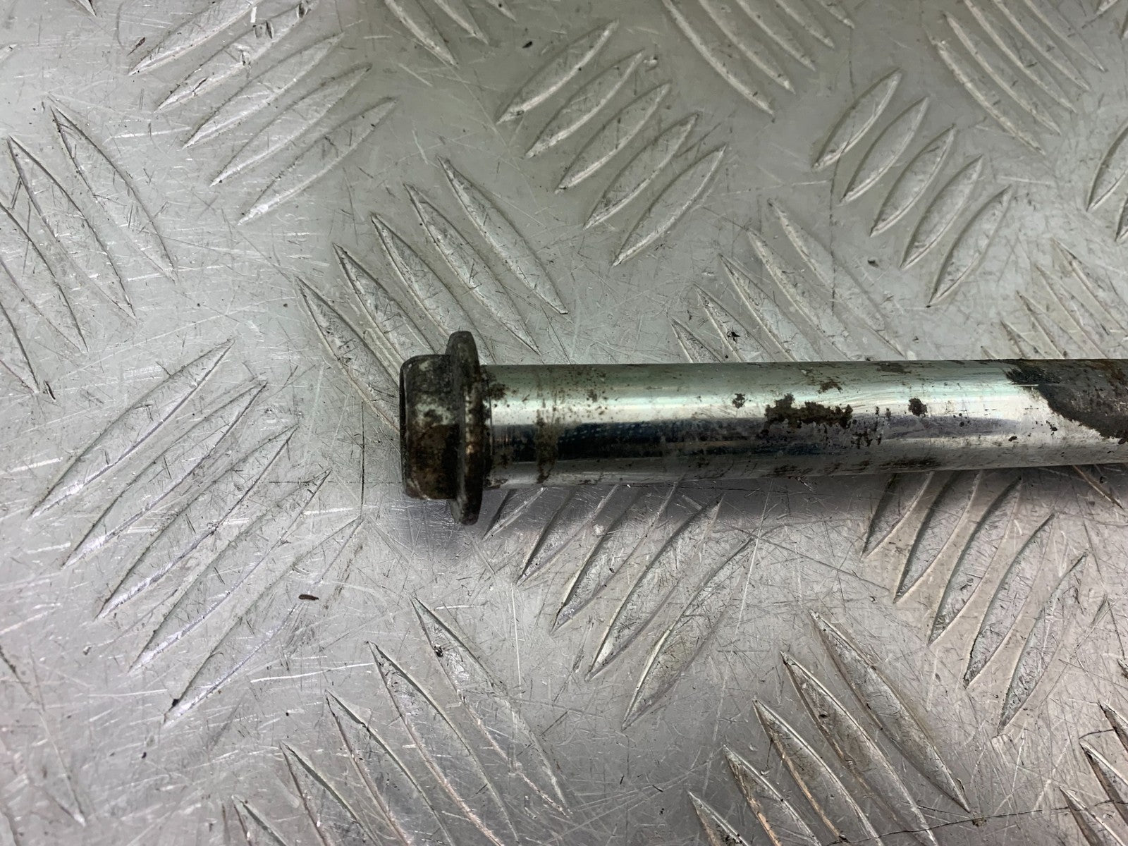 KAWASAKI 650 VERSYS SWINGARM SPINDLE YEAR 2015-2018 (CMB1288)