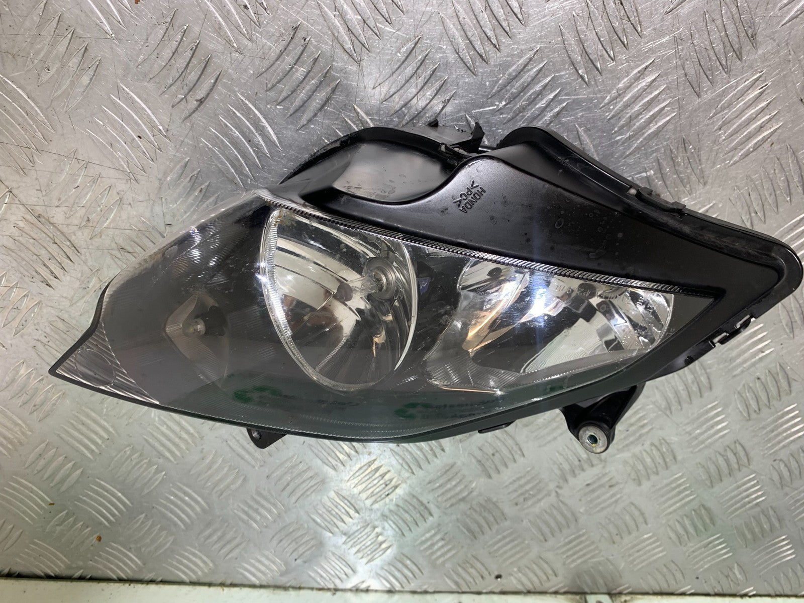 HONDA VFR800 VFR 800 V-TEC RIGHT HEADLIGHT   YEAR 2002 -09 (CMB1296)