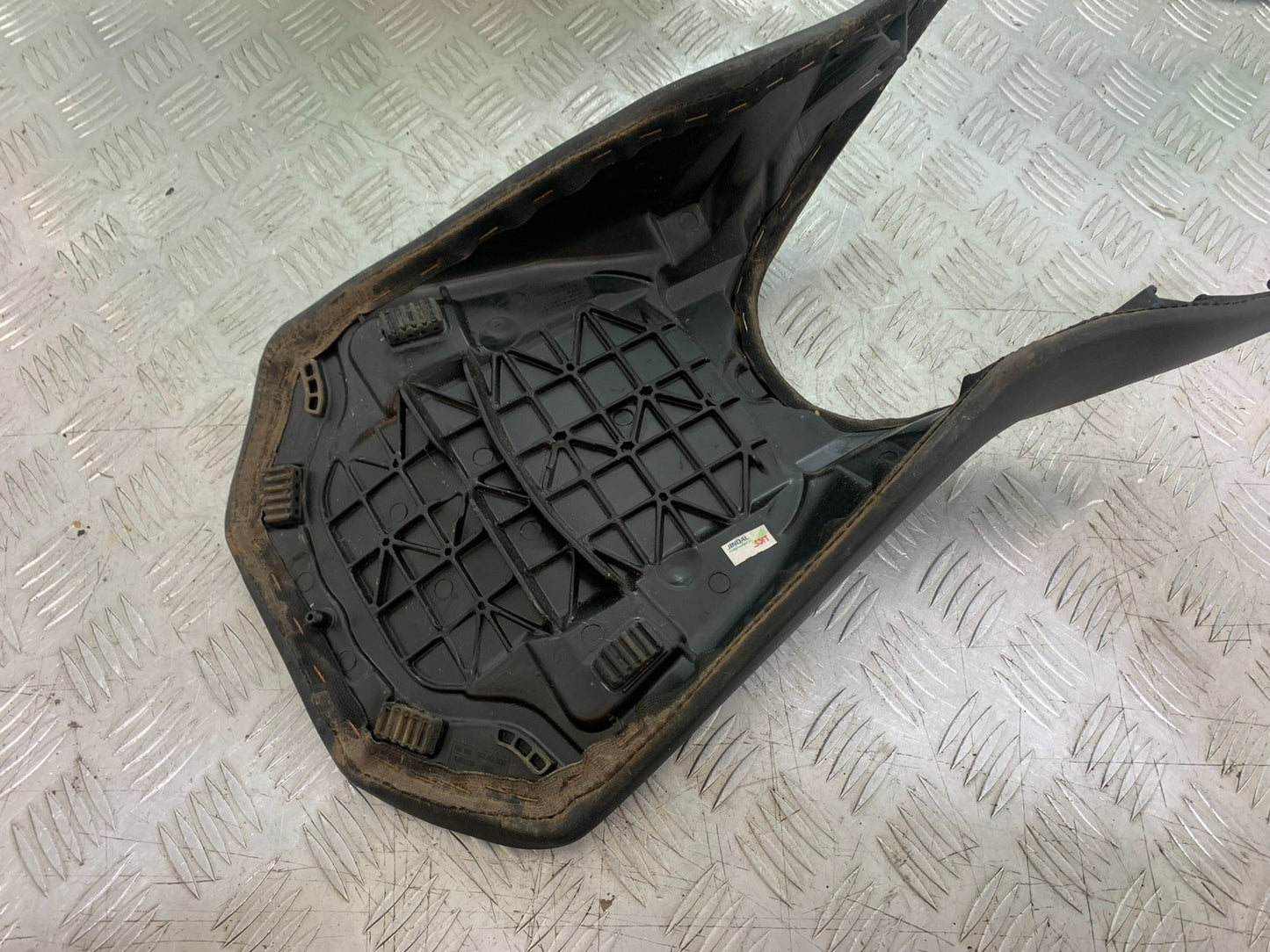 KTM 125 DUKE FRONT SEAT  YEAR 2018-2023 (CMB1185)