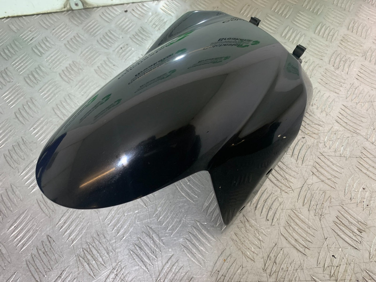 TRIUMPH 1050 SPEED TRIPLE FRONT MUDGUARD  YEAR 2005-2007 (CMB1322)