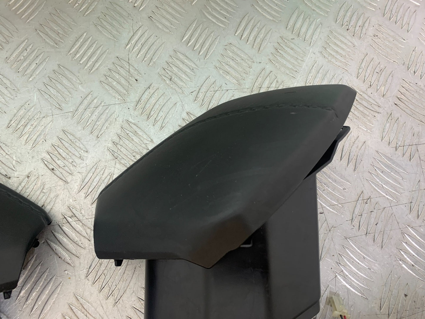 YAMAHA XMAX 300 LEFT AND RIGHT POCKETS  YEAR 2017-2020 (CMB1218)