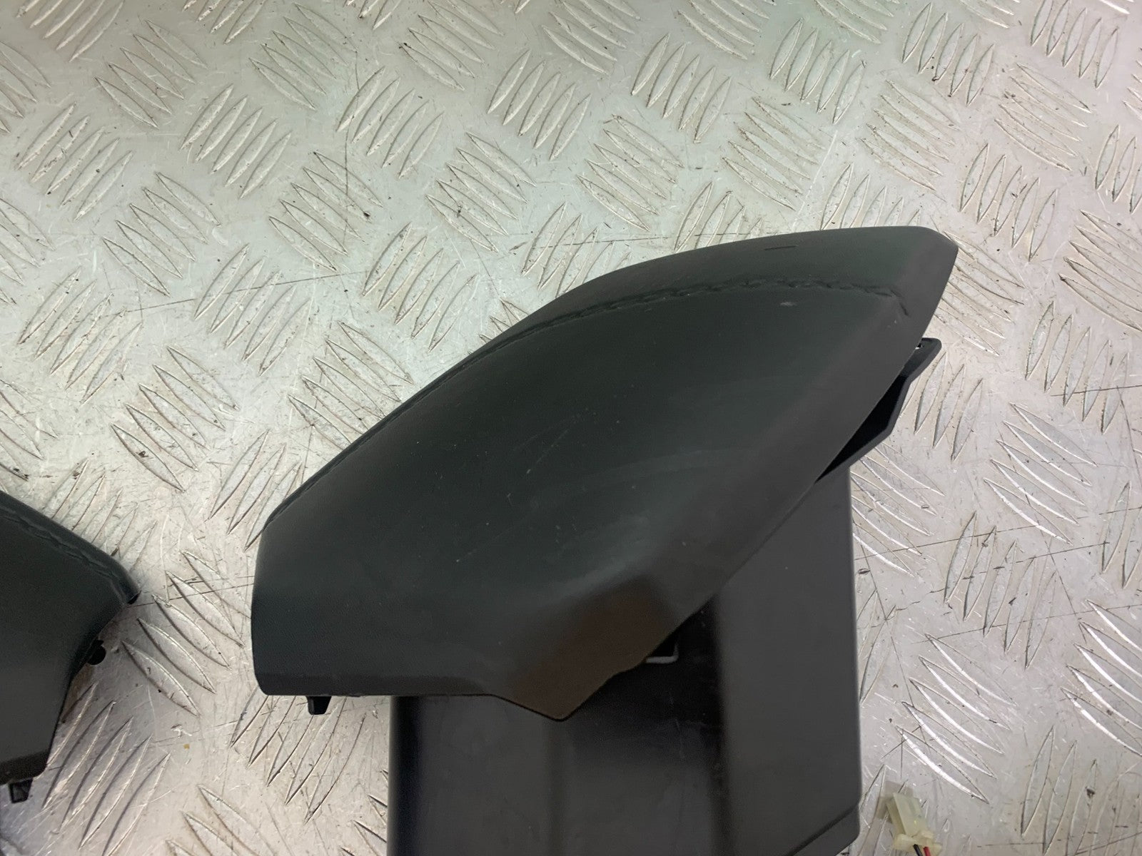 YAMAHA XMAX 300 LEFT AND RIGHT POCKETS  YEAR 2017-2020 (CMB1218)