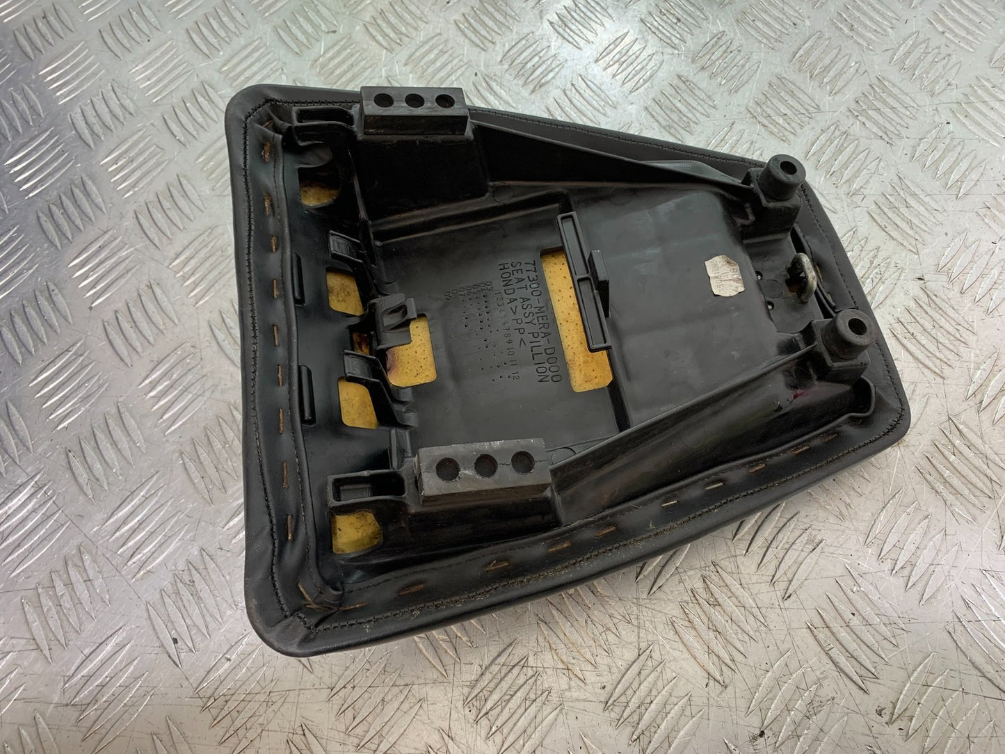 HONDA CBF500 CBF 500 REAR SEAT  YEAR 2004-2008  (CMB1294)