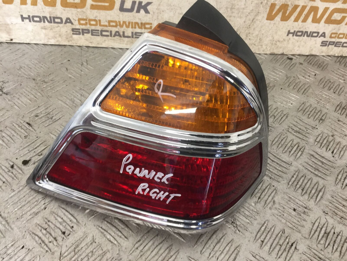 HONDA GL1800 GL 1800 RIGHT PANNIER LIGHT  YEAR 2004-10 ABS (STOCK 890)