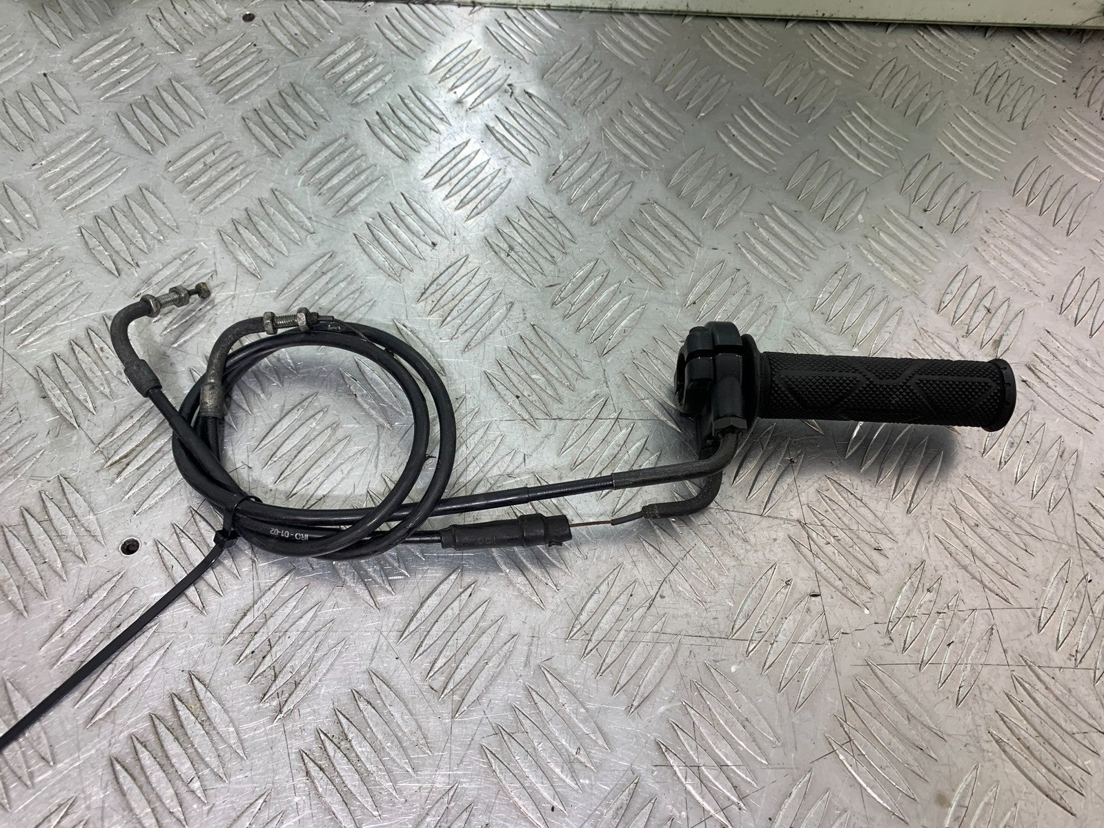 APRILIA RSV1000 RSV 1000 MILLE THROTTLE AND GRIP  1998- 2003 (CMB1184)