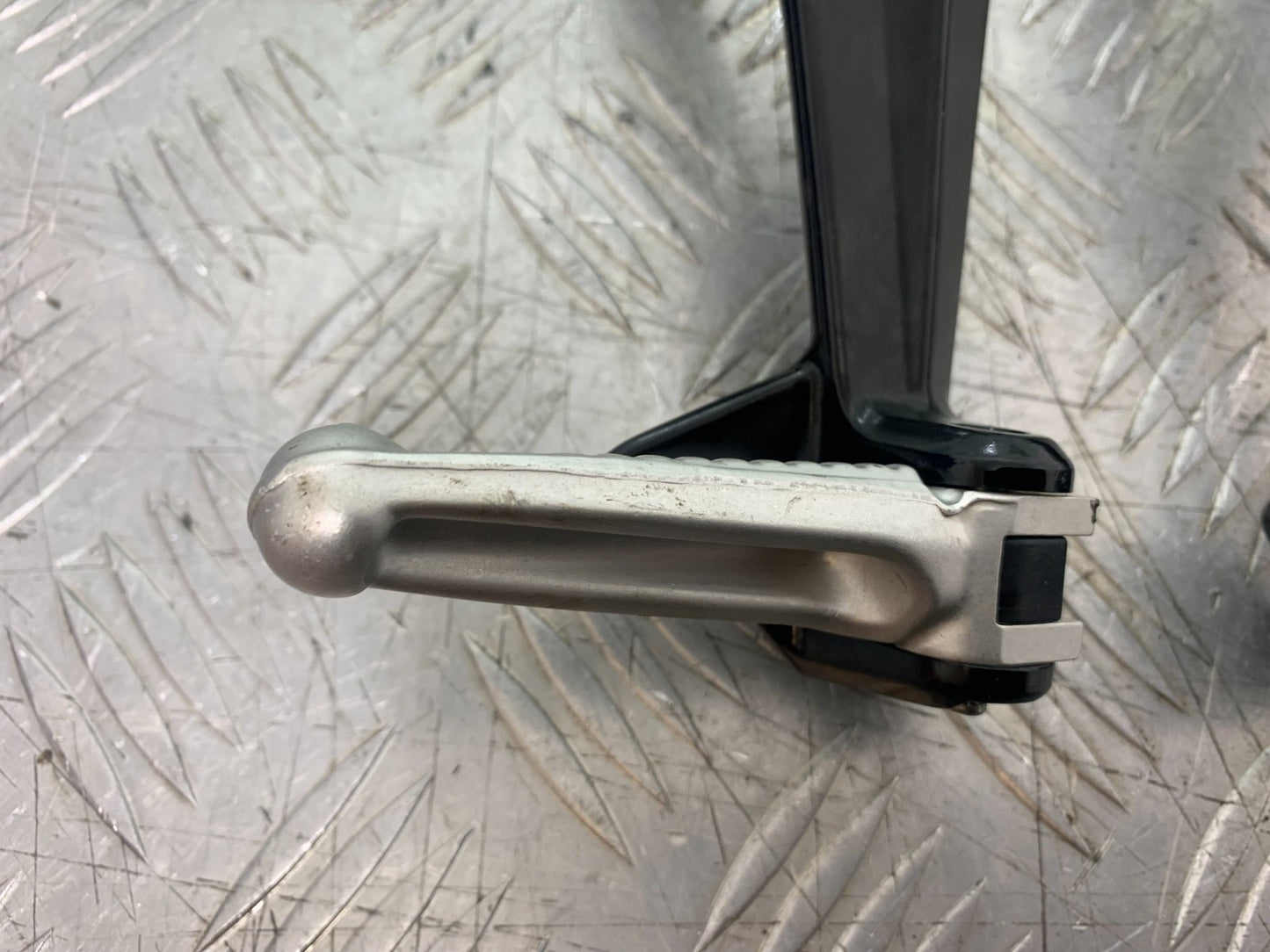 DUCATI 1198 S REAR HANGERS AND PEGS  YEAR 2009-2011 (CMB1219)