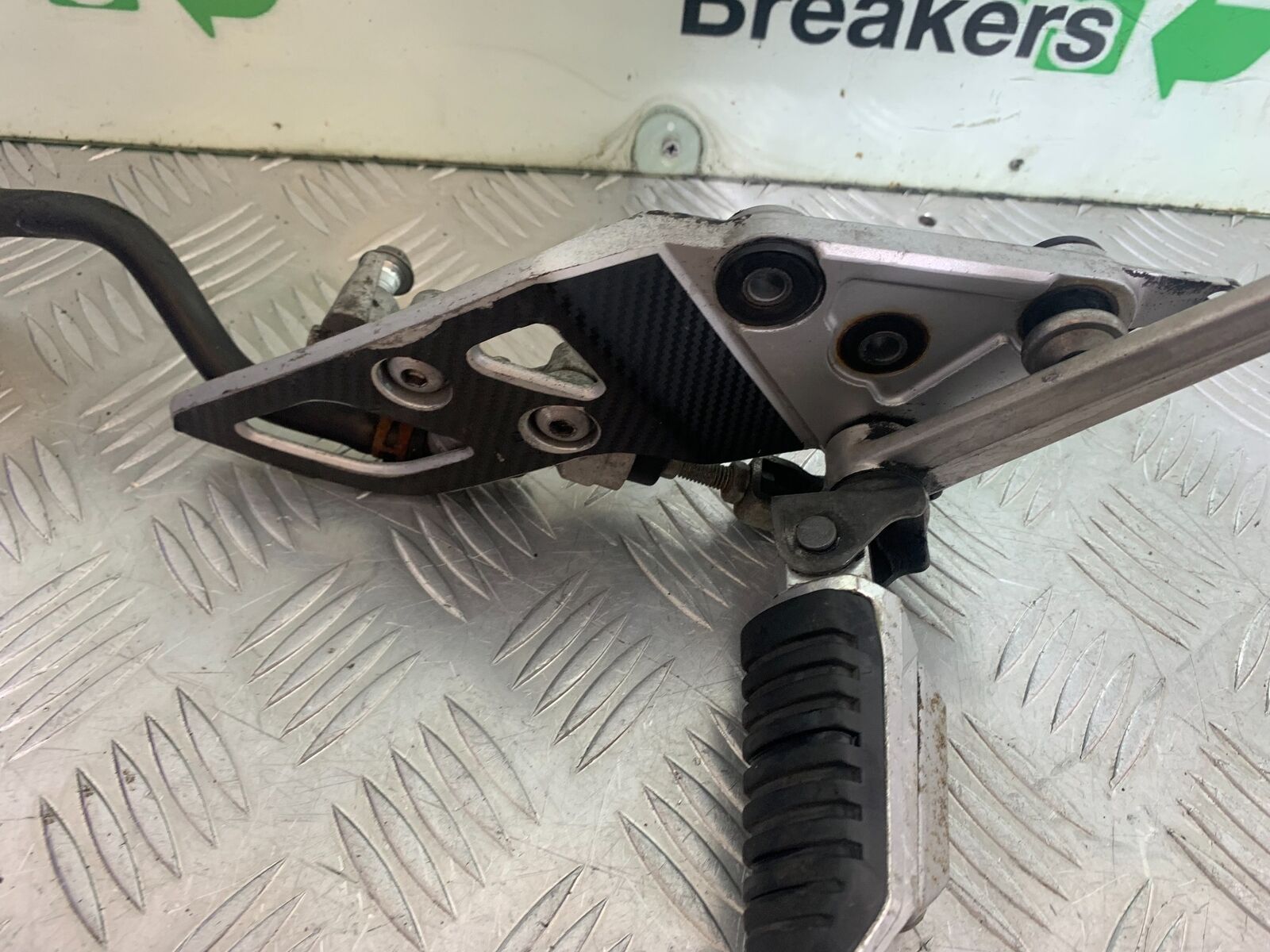 SUZUKI GSF1250 GSF 1250 BANDIT FRONT RIGHT HANGER YEAR 2007-2011 (CMB1125)