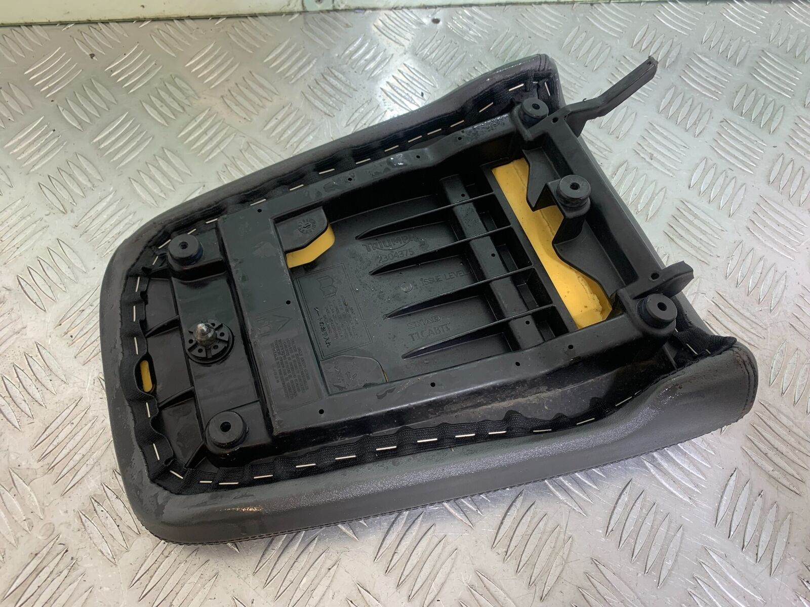 TRIUMPH TIGER 800 REAR SEAT  YEAR 2011-2014 (CMB1113)