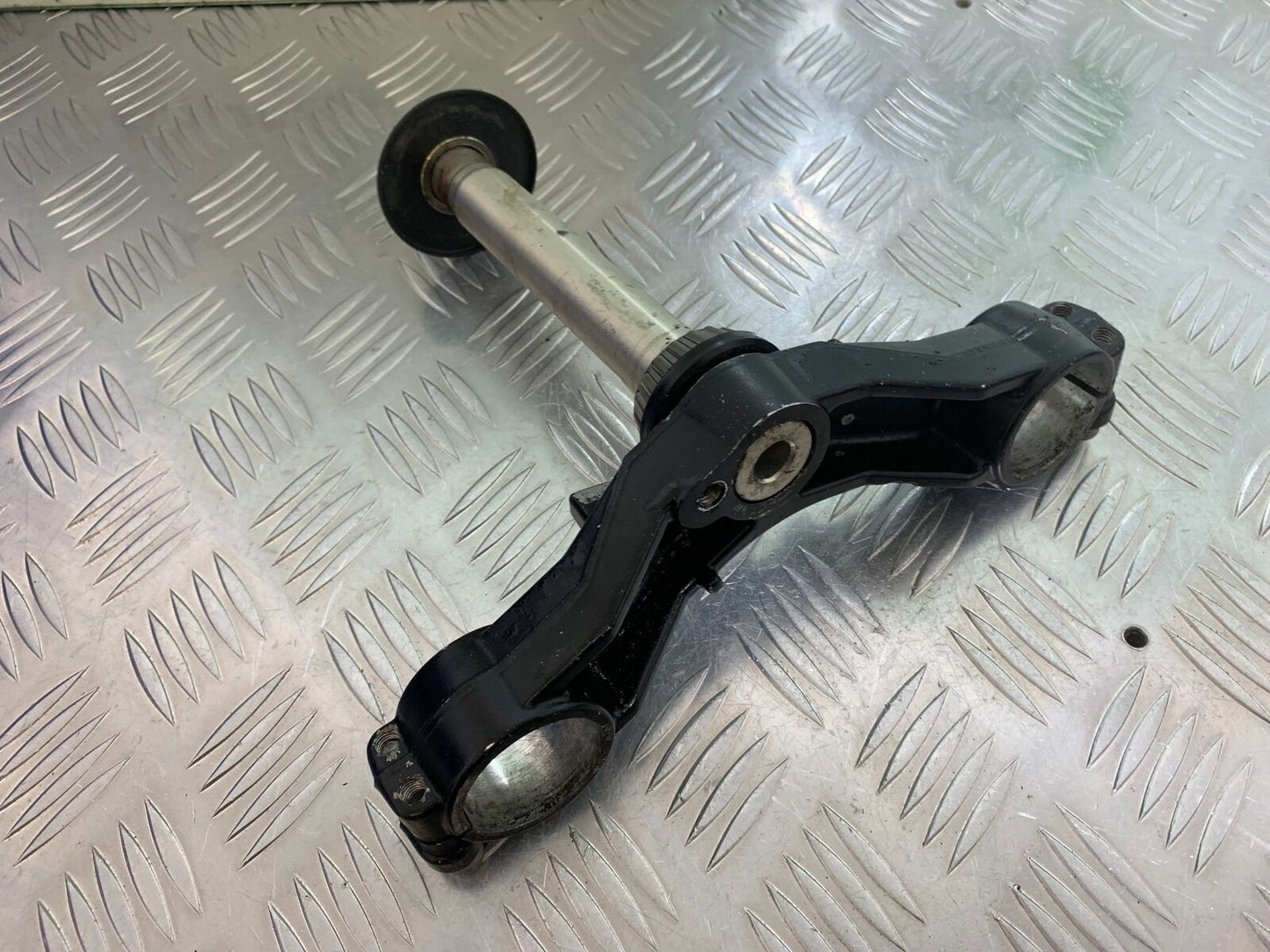 TRIUMPH 600 DAYTONA BOTTOM YOKE YEAR 2003-2006 (STOCK 999)
