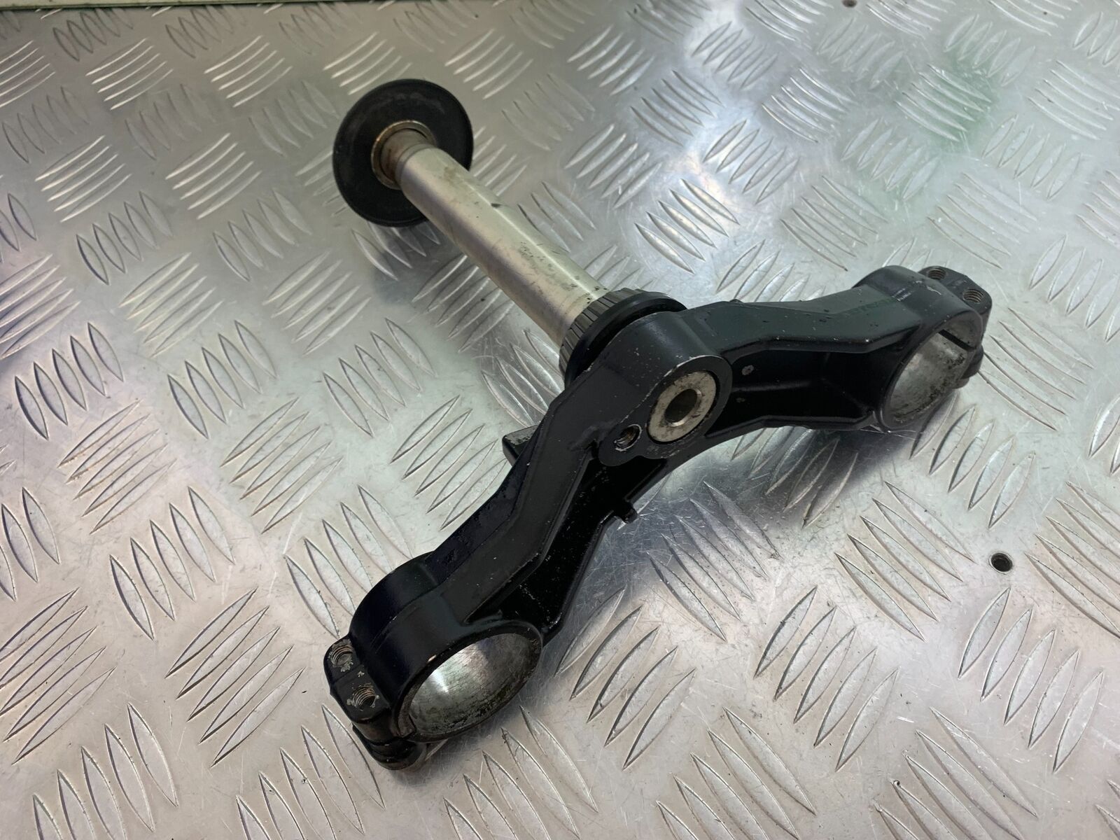 TRIUMPH 600 DAYTONA BOTTOM YOKE YEAR 2003-2006 (STOCK 999)