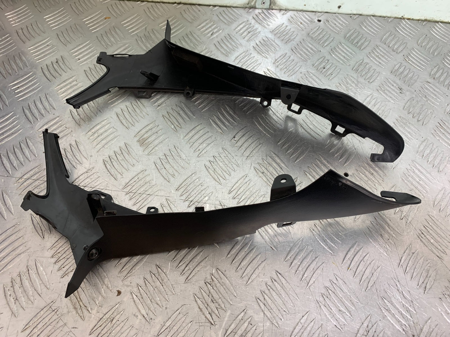 HONDA CBR1000 RR LEFT AND RIGHT TOP FAIRING INFILLS  YEAR  2008-2011 (CMB1330)