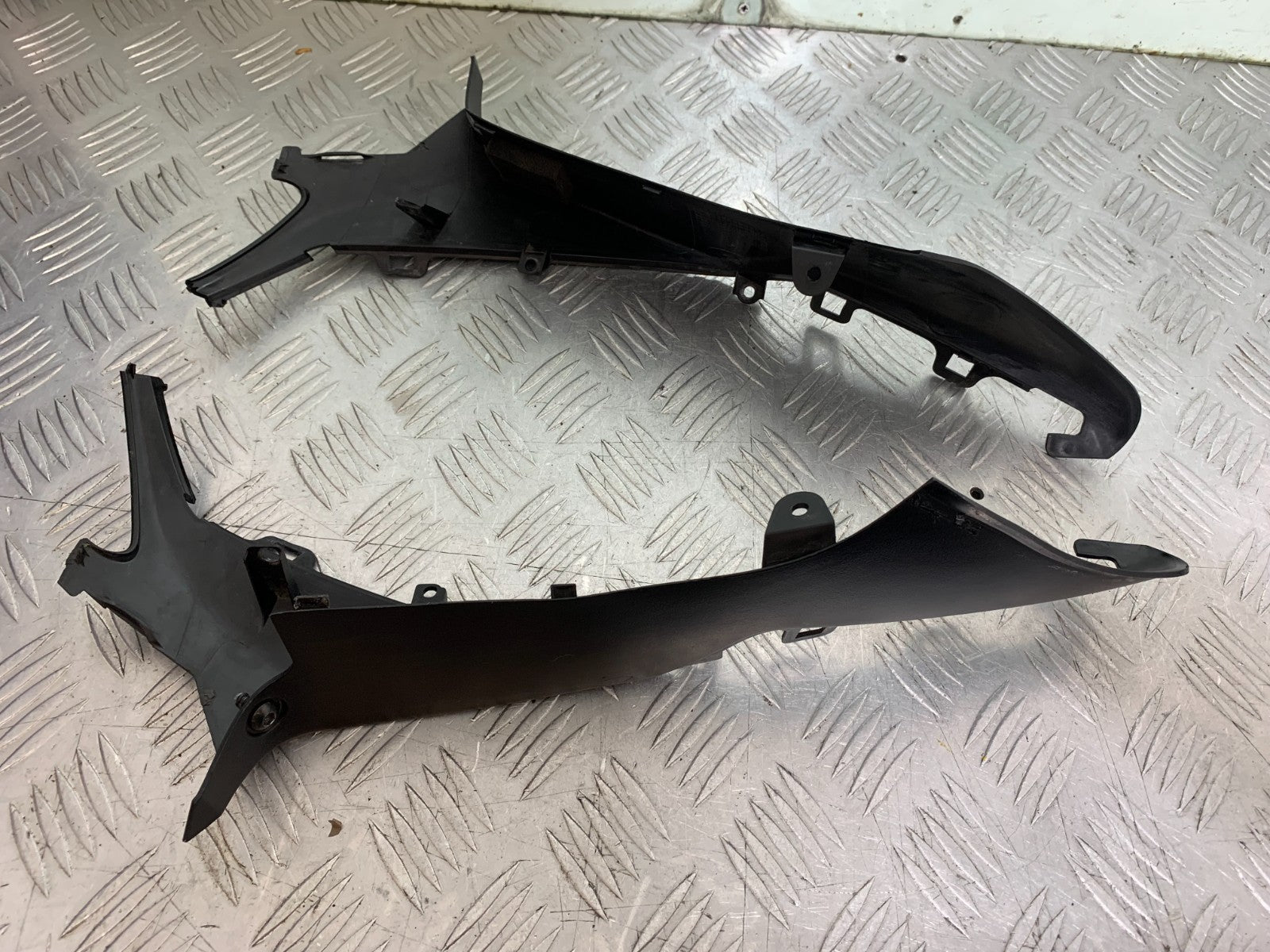HONDA CBR1000 RR LEFT AND RIGHT TOP FAIRING INFILLS  YEAR  2008-2011 (CMB1330)
