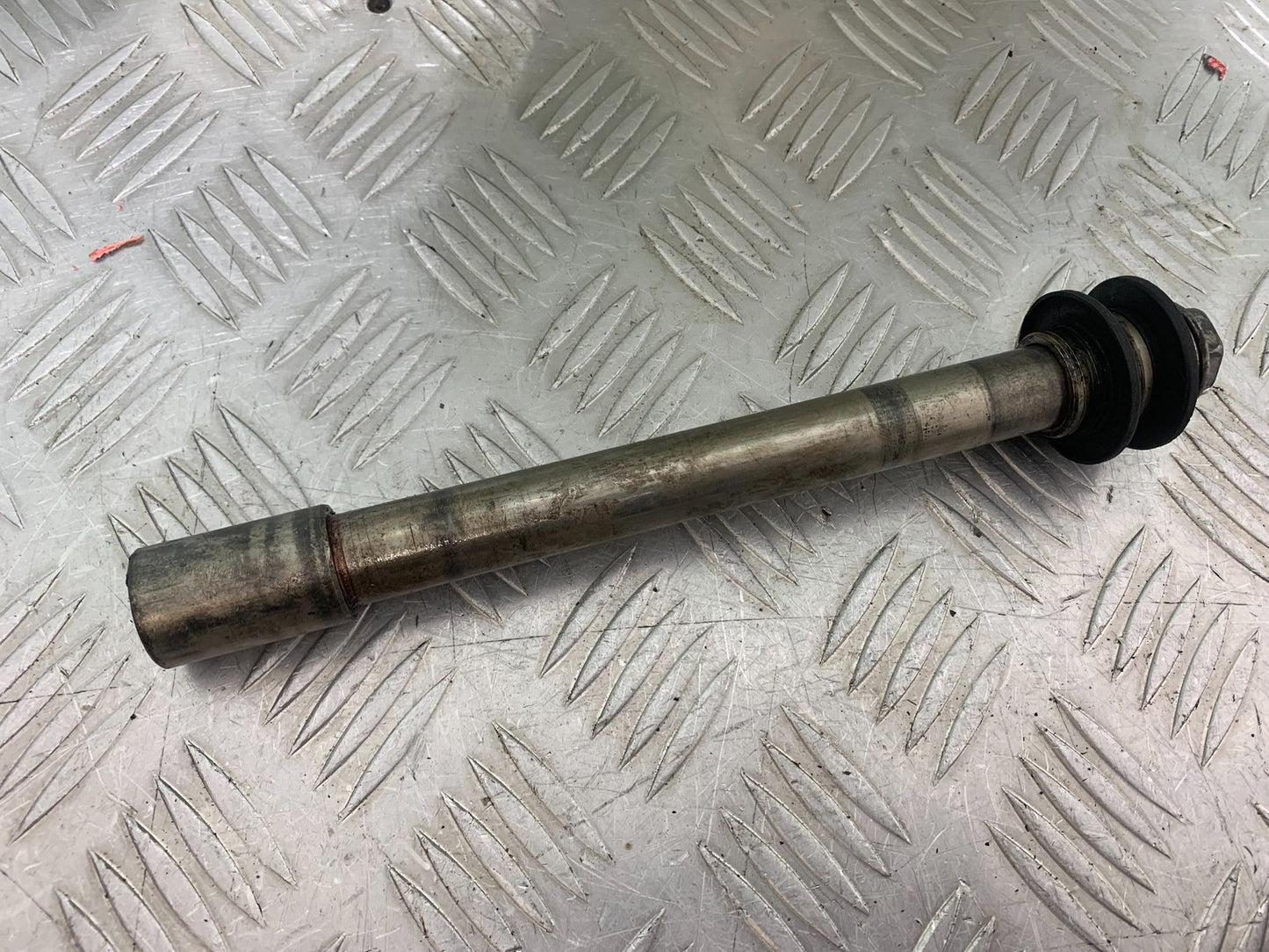 YAMAHA YZF R1 4C8 FRONT WHEEL SPINDLE YEAR 2007-2008 (CMB1237)