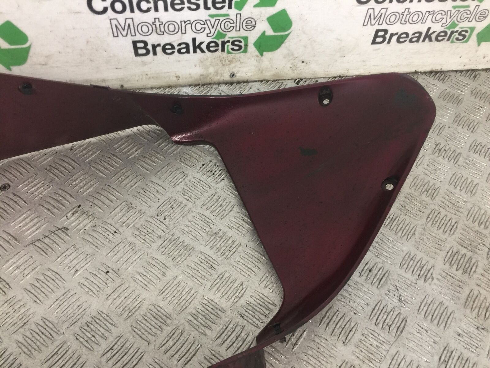 HONDA CBR1100 BLACKBIRD FAIRING V-PIECE  YEAR 1996-1998 (STOCK 862)