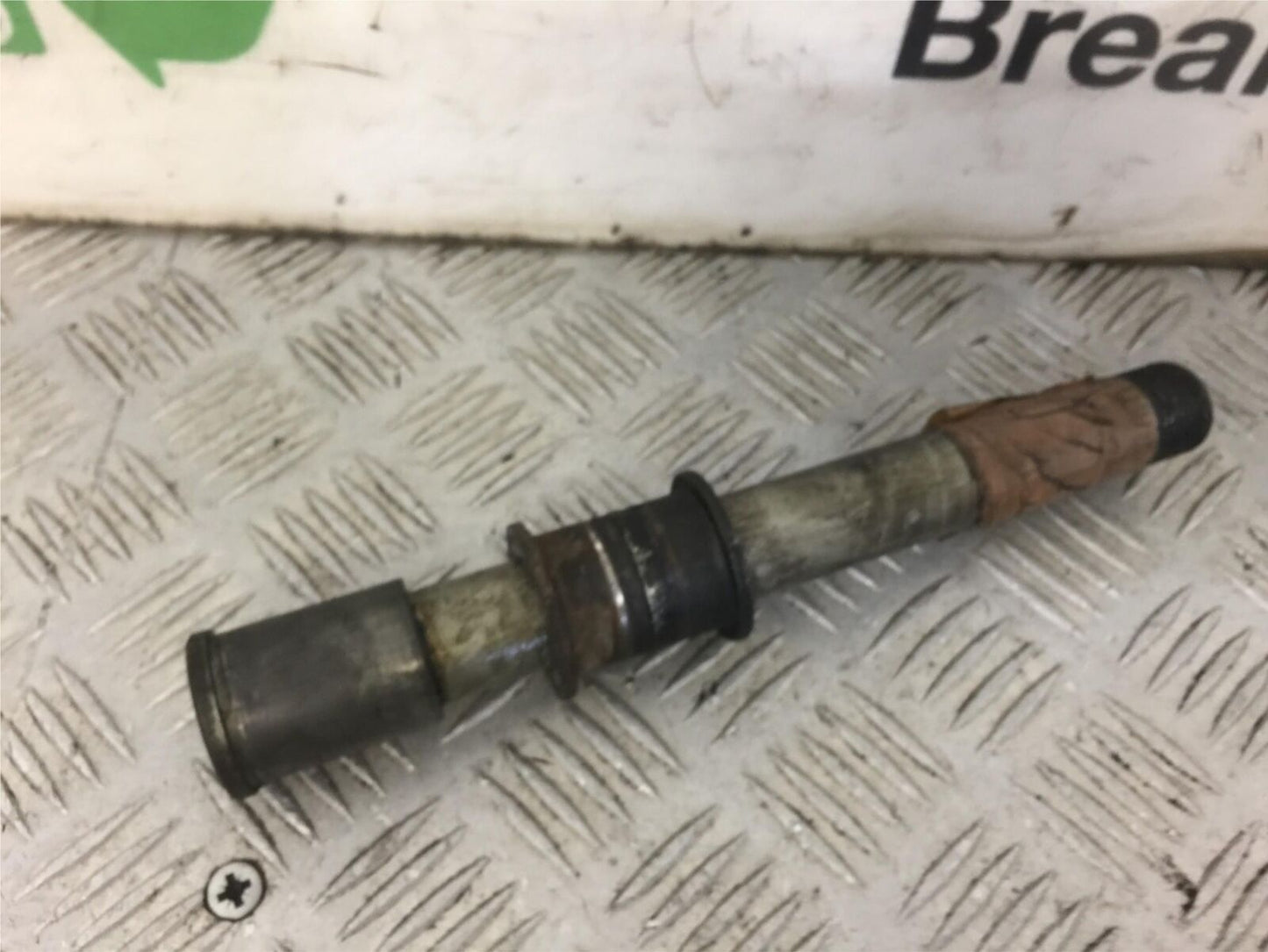 KAWASAKI ZX6R ZX6 J FRONT WHEEL SPINDLE YEAR 2000  (STOCK 456)