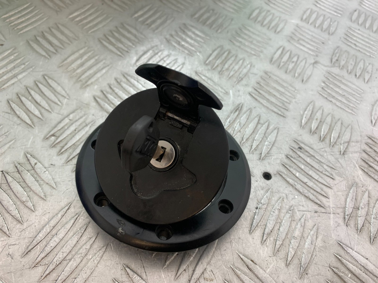 KTM DUKE 390 PETROL CAP AND KEY  YEAR 2017- 2023 (CMB1314)