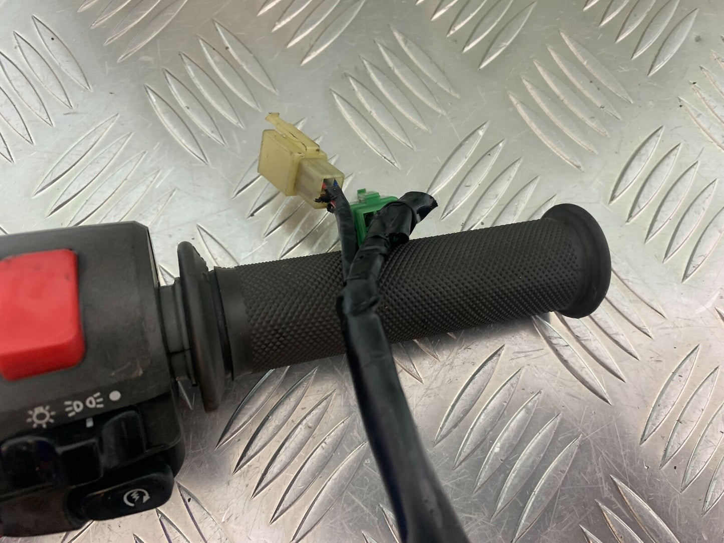 KAWASAKI ZZR1200 ZZR 1200 RIGHT SWITCH GEAR YEAR 2002-05 (STOCK 993)