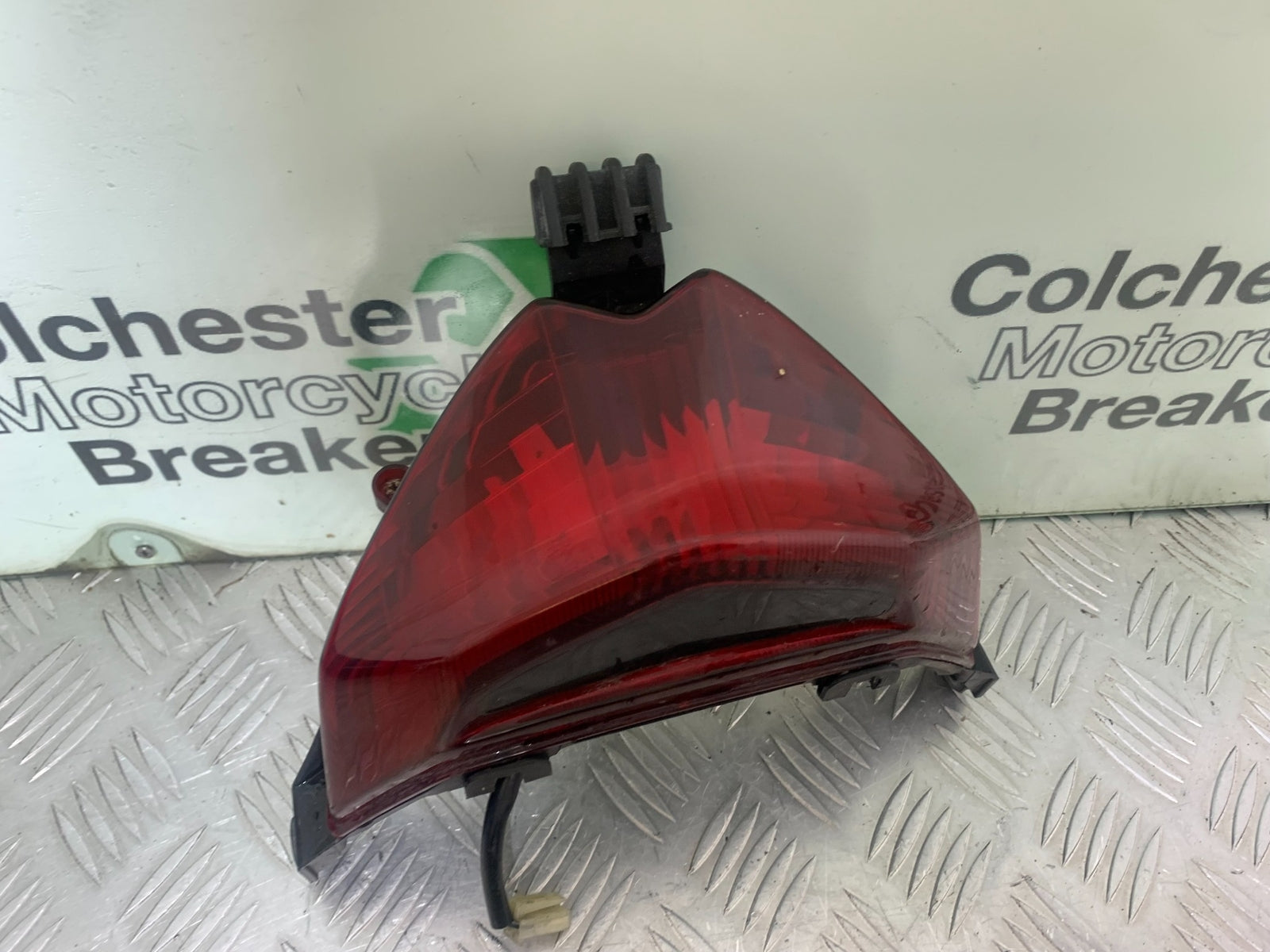 SUZUKI GSF650 GSF 650 REAR LIGHT    YEAR 2007-2009  (CMB1161)