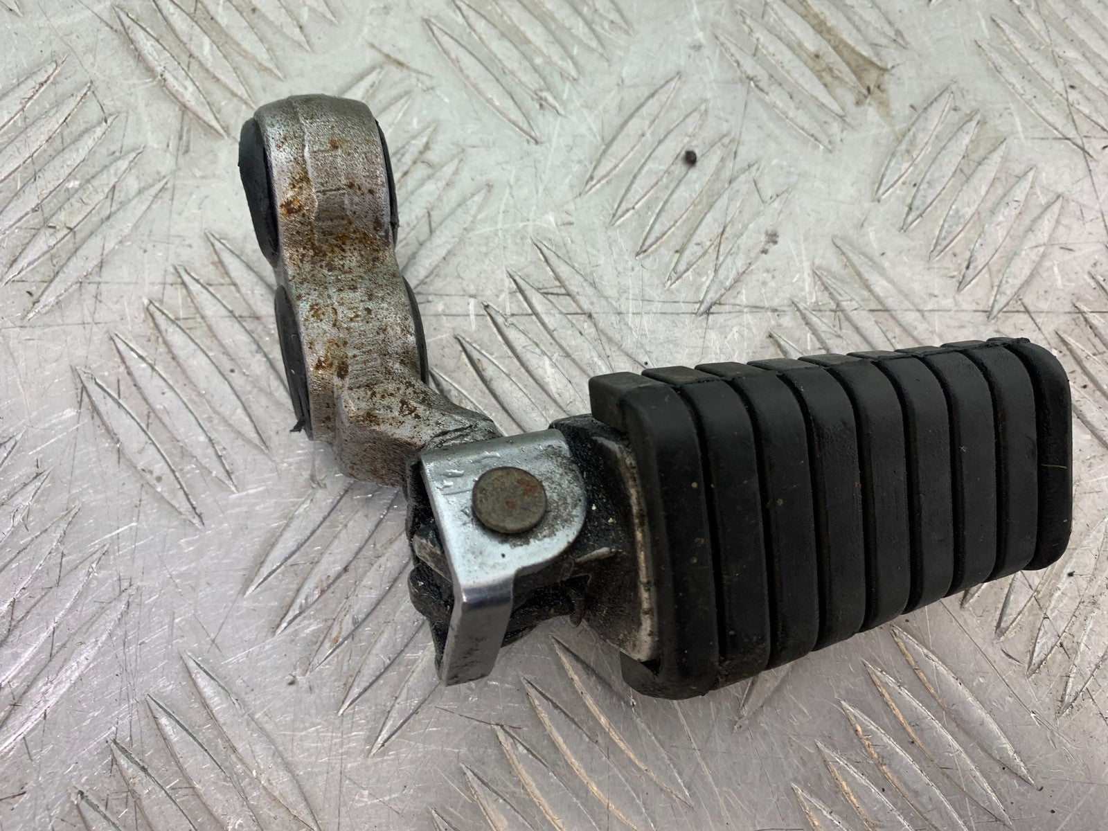 YAMAHA XV1100 XV 1100 VIRAGO FRONT RIGHT FOOTPEG  1990-1999 (CMB1243)
