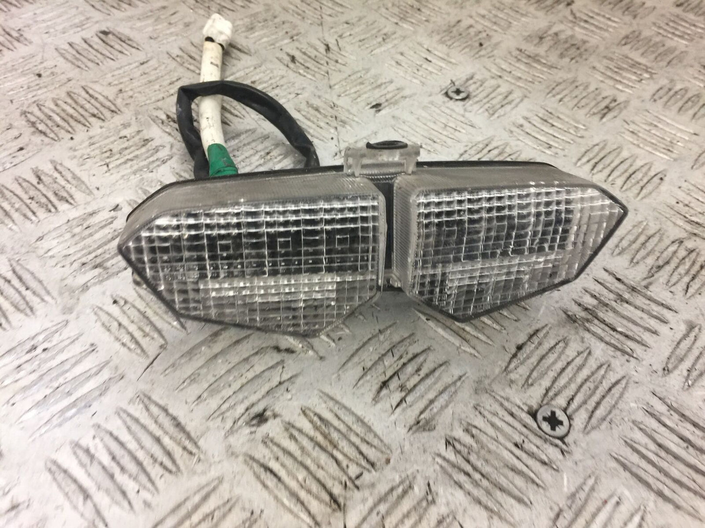YAMAHA R6 5SL REAR LIGHT YEAR 2004 (STOCK 666)