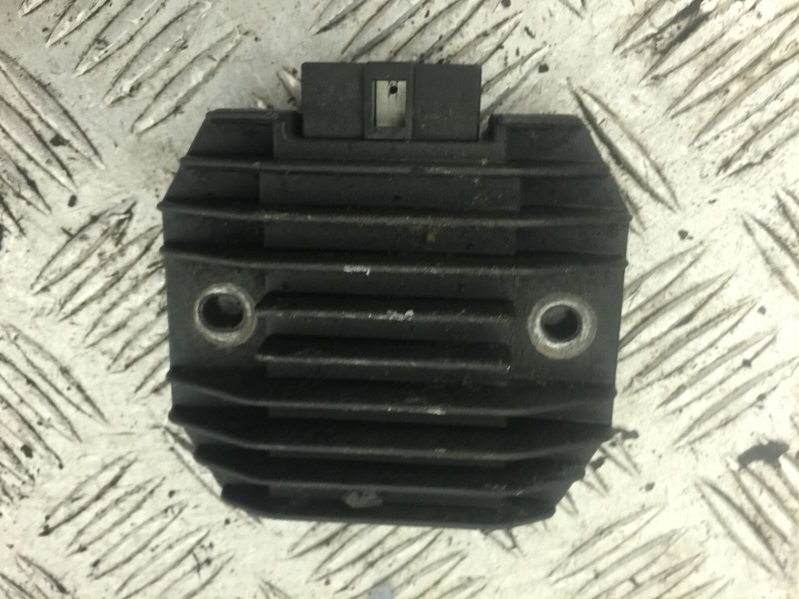 KAWASAKI Z750 ZR750 ZR-7S REGULATOR  YEAR 1999-05 (STOCK 707)