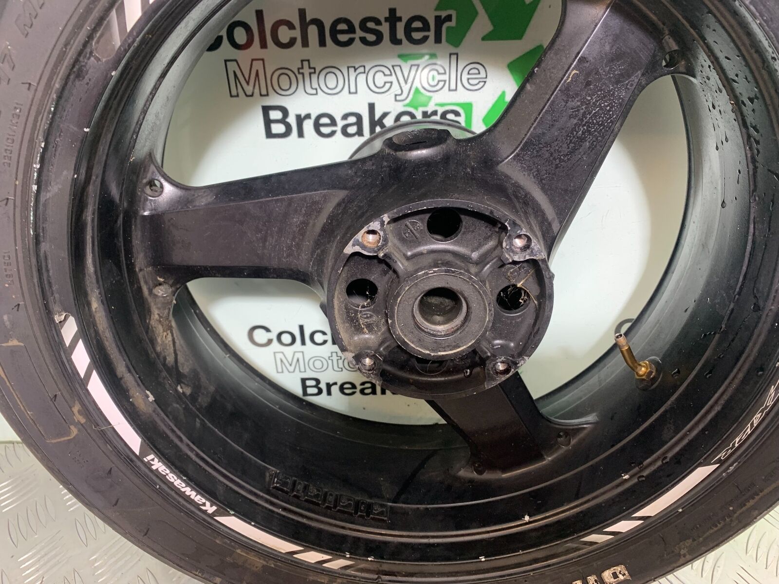 KAWASAKI ZX12R ZX12 REAR WHEEL  YEAR 2000-01 (CMB1038)