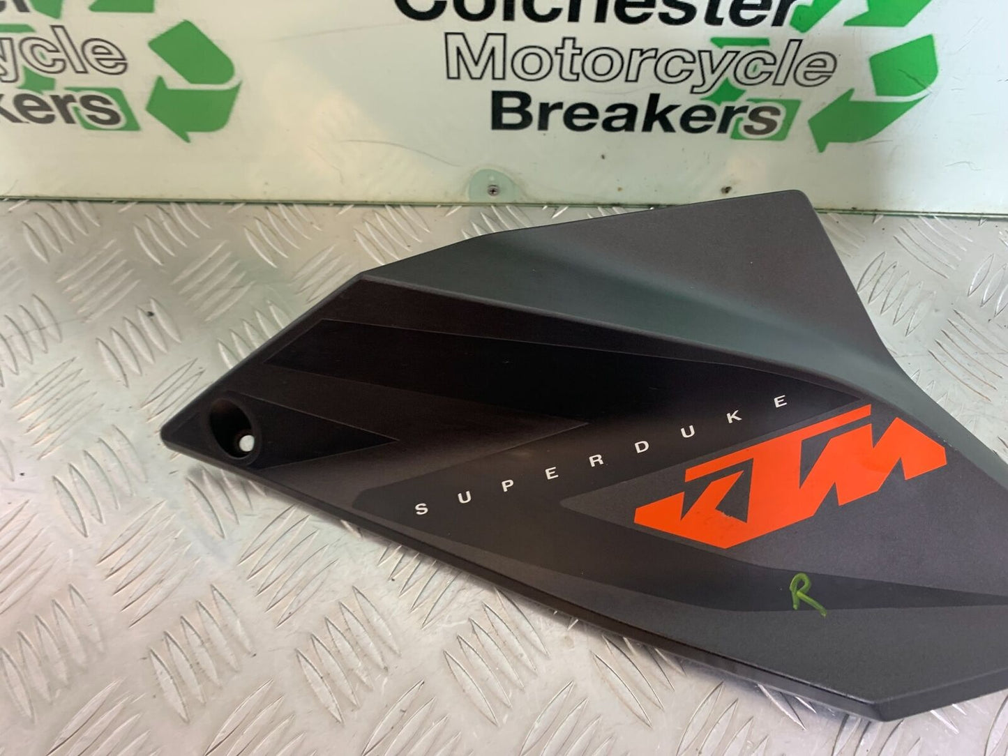 KTM 1290 SUPER DUKE RIGHT TANK COWL  YEAR 2014-2016 (CMB1006)