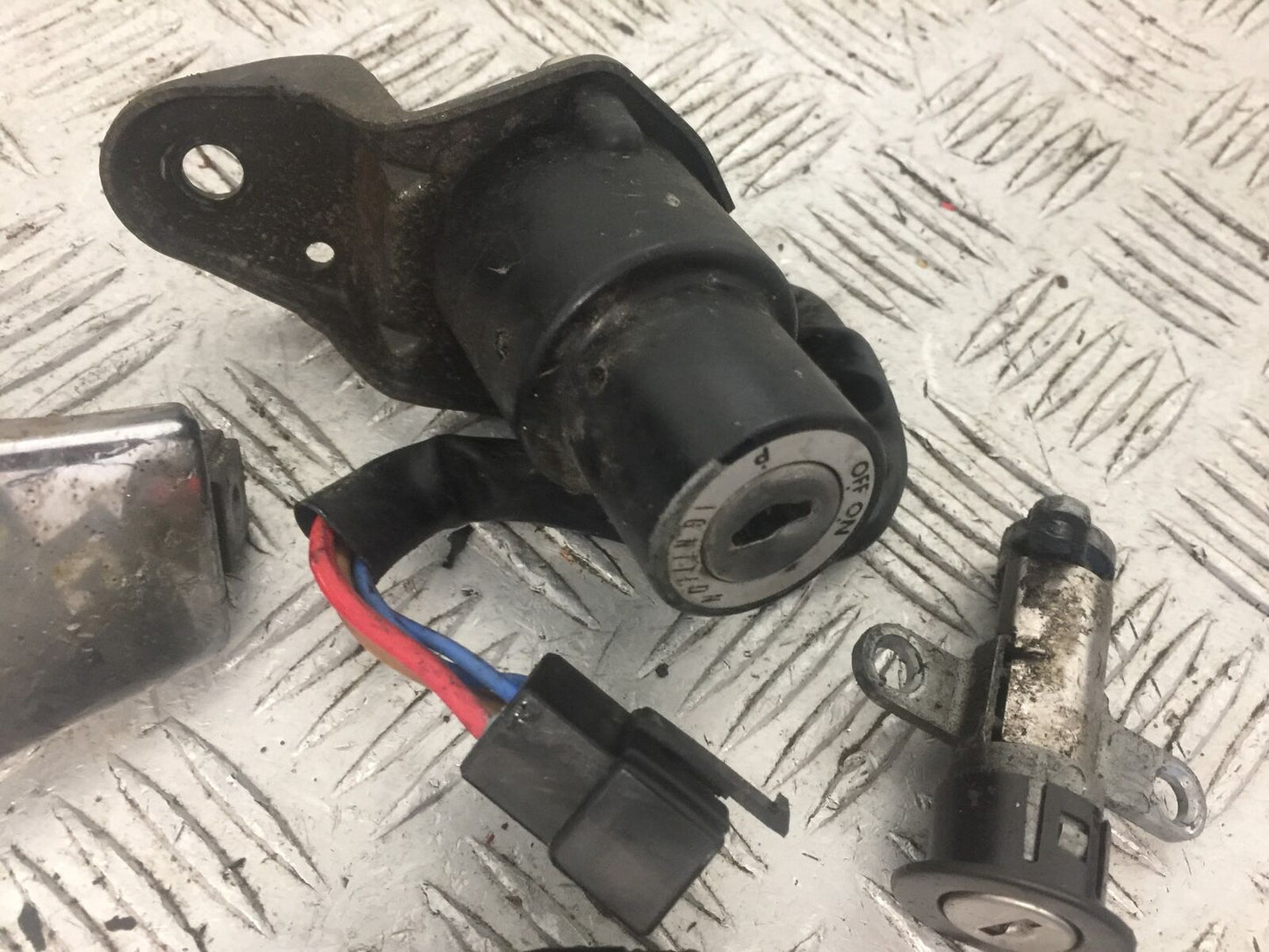 YAMAHA XV535 XV 535 VIRAGO LOCKS AND KEY  YEAR 1994-02 (STOCK 772)