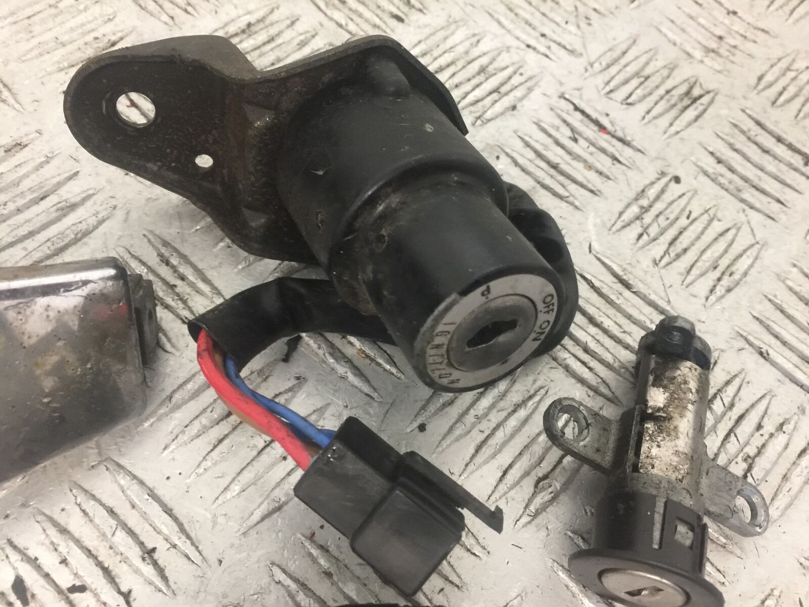 YAMAHA XV535 XV 535 VIRAGO LOCKS AND KEY  YEAR 1994-02 (STOCK 772)