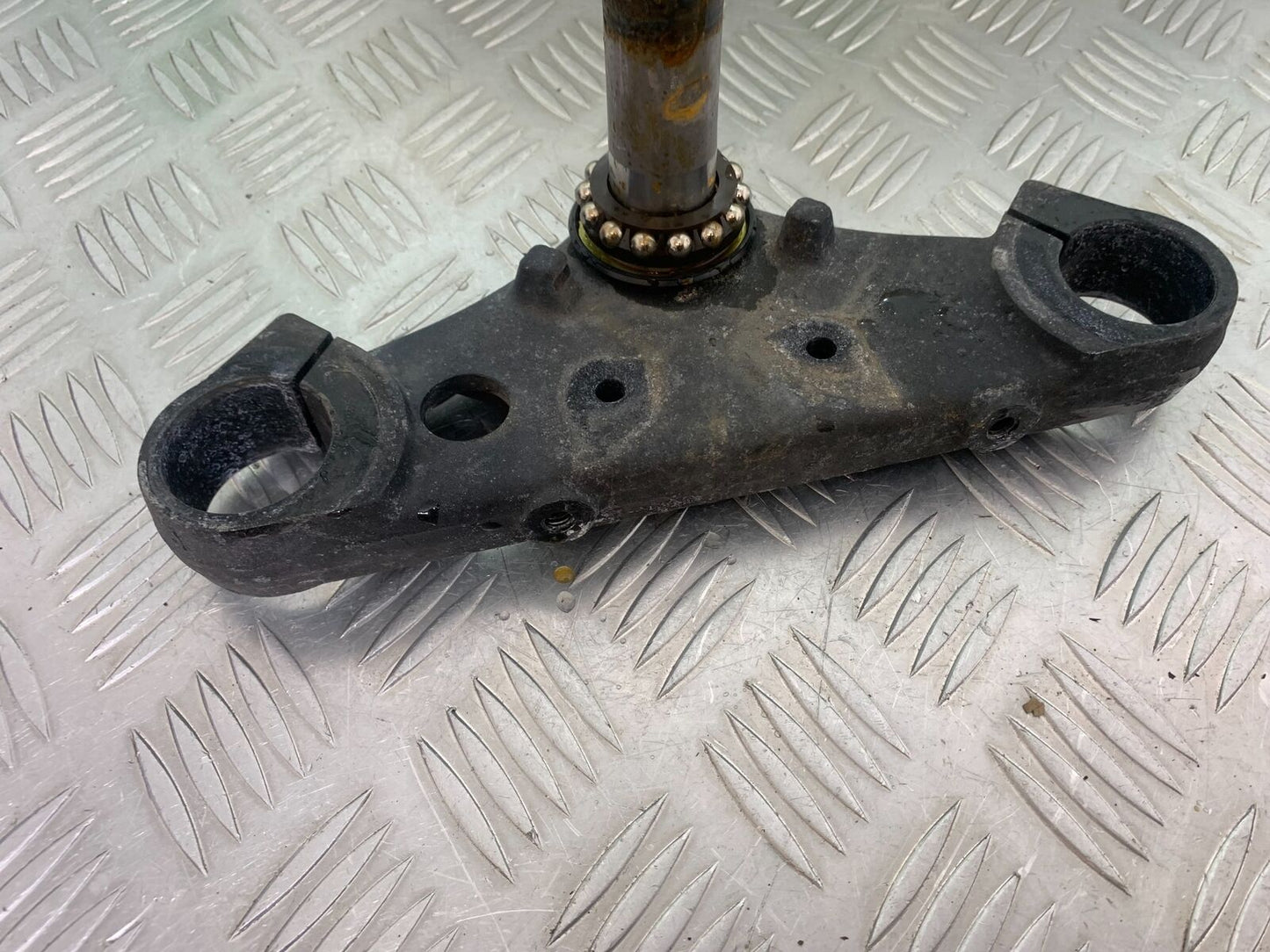 SUZUKI INTRUDER VL800 C800 BOTTOM YOKE   YEAR 2012-16 (CMB1039)