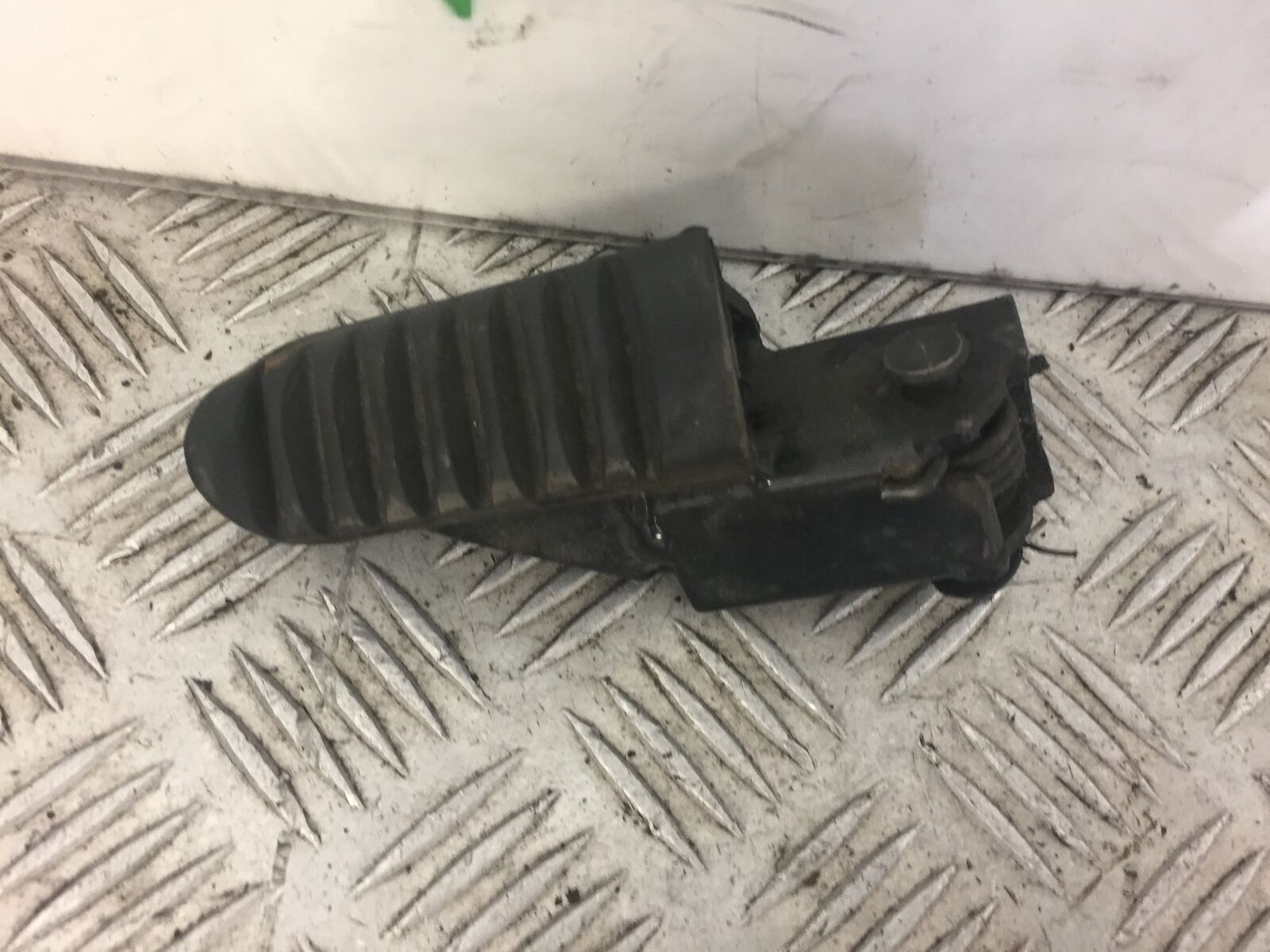 HONDA NX650 NX 650 DOMINATOR FRONT LEFT PEG YEAR 2000