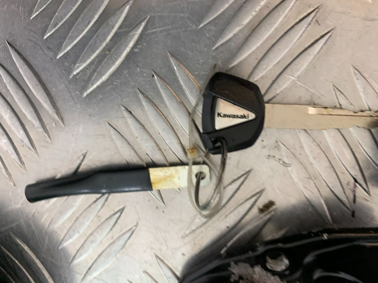 KAWASAKI NINJA 650 LOCKS AND KEY   YEAR 2017-2019 (CMB1018)