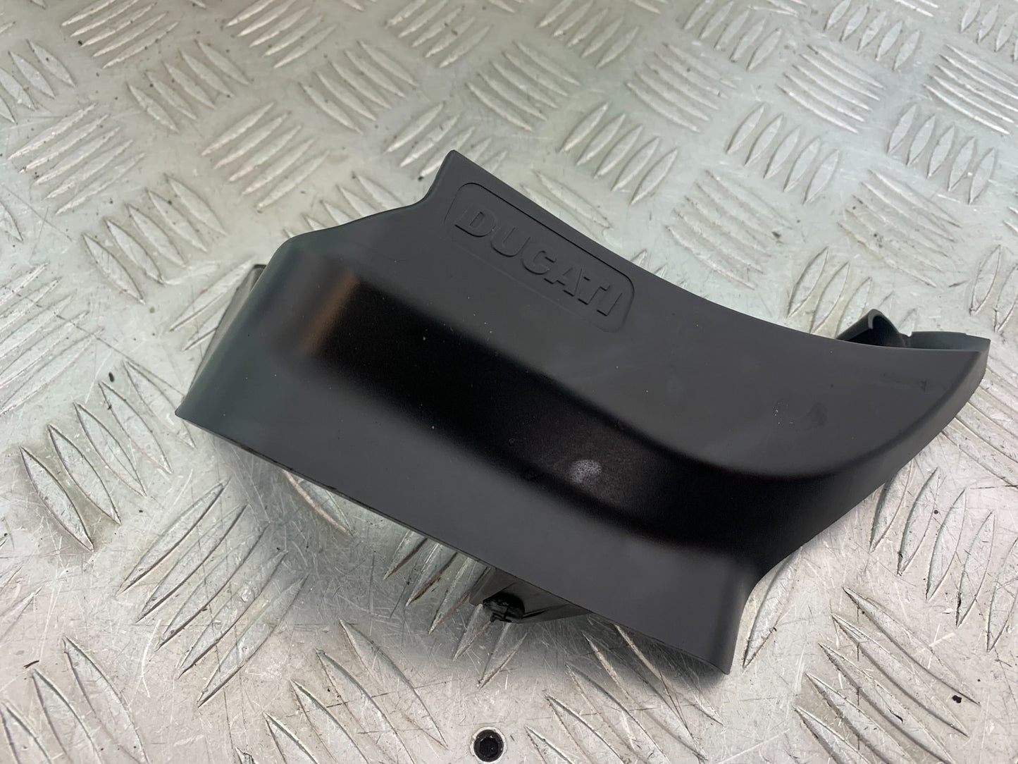 DUCATI 1299 PANIGALE RIGHT INFILL COVER    YEAR 2016 (CMB 1187)