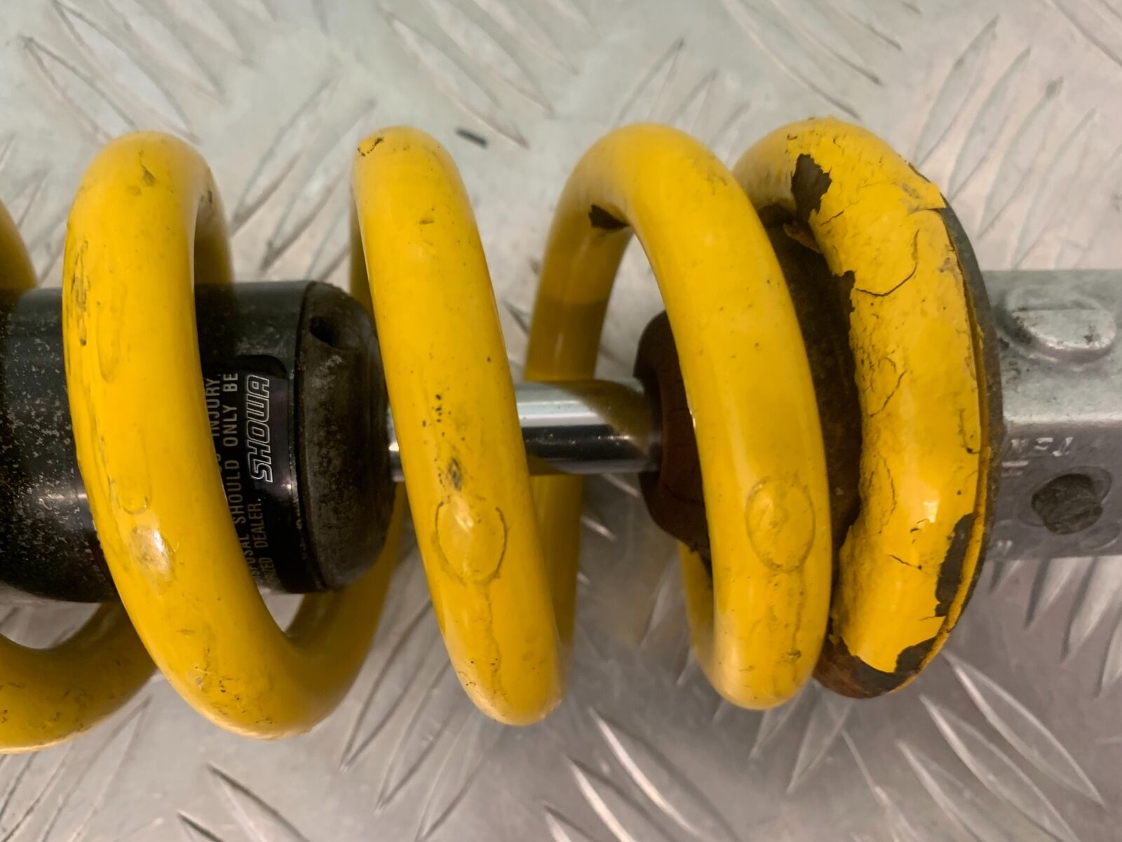 TRIUMPH 955I SPRINT RS REAR SHOCK YEAR 1999-04 (STOCK 989)