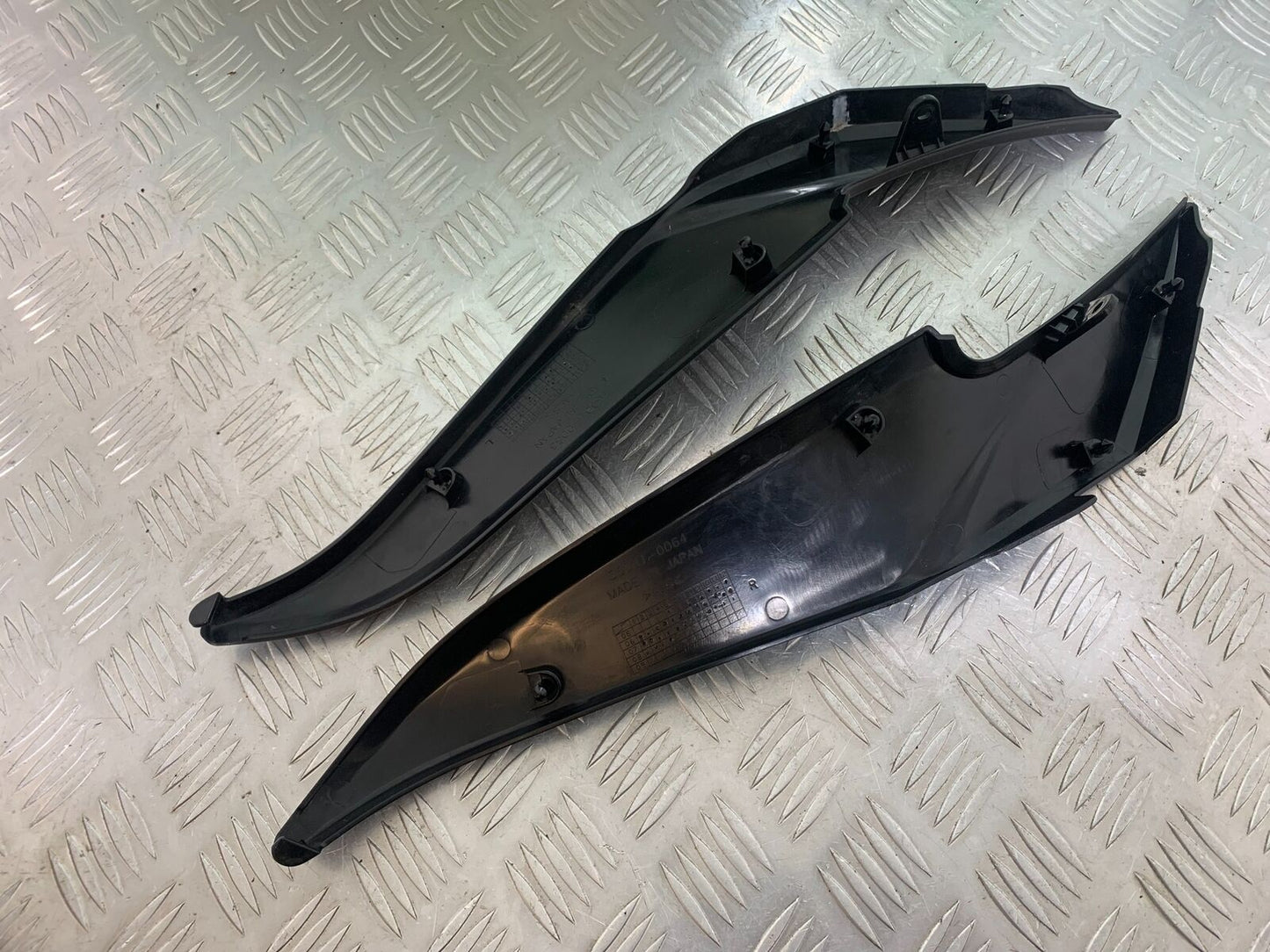 KAWASAKI ER6 N LEFT AND RIGHT INFILL PANELS   YEAR 2005-2008 (CMB1034)