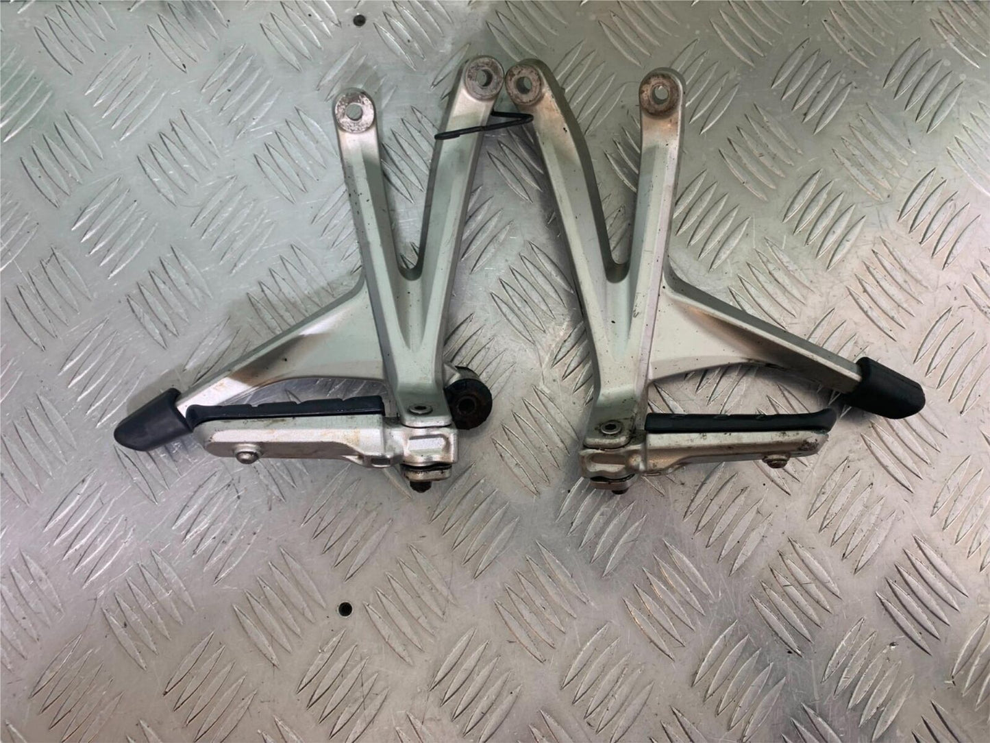 HONDA VFR1200 VFR 1200 FA REAR HANGERS AND PEGS   YEAR 2010-11 CMB1088)