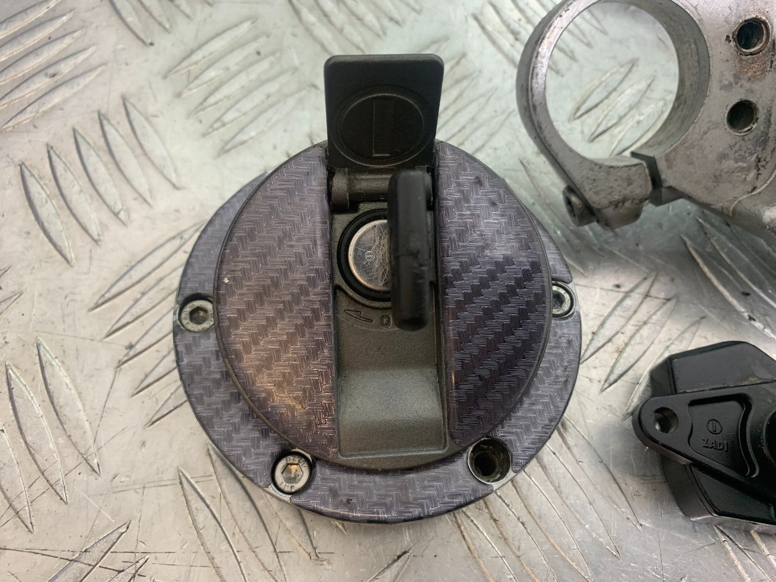 TRIUMPH 955i SPRINT ST LOCKS AND KEYS   1999-2004 (CMB1176)