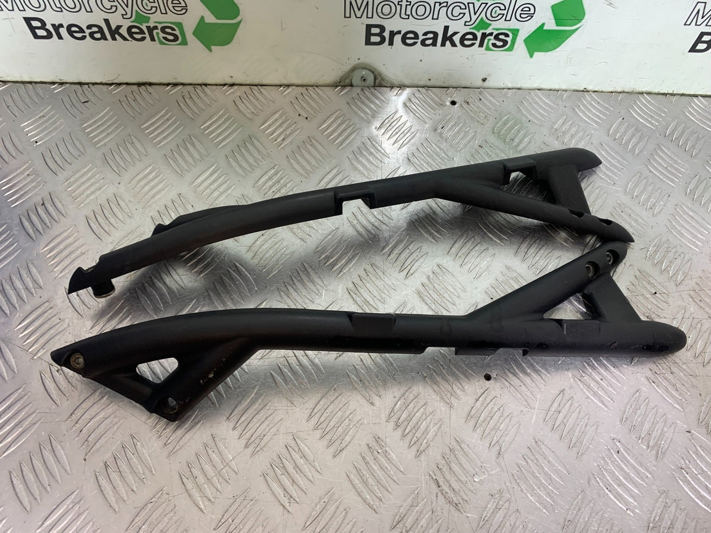 TRIUMPH 1050 SPRINT ST PANNIER RAILS  2003-2011 (CMB1285)