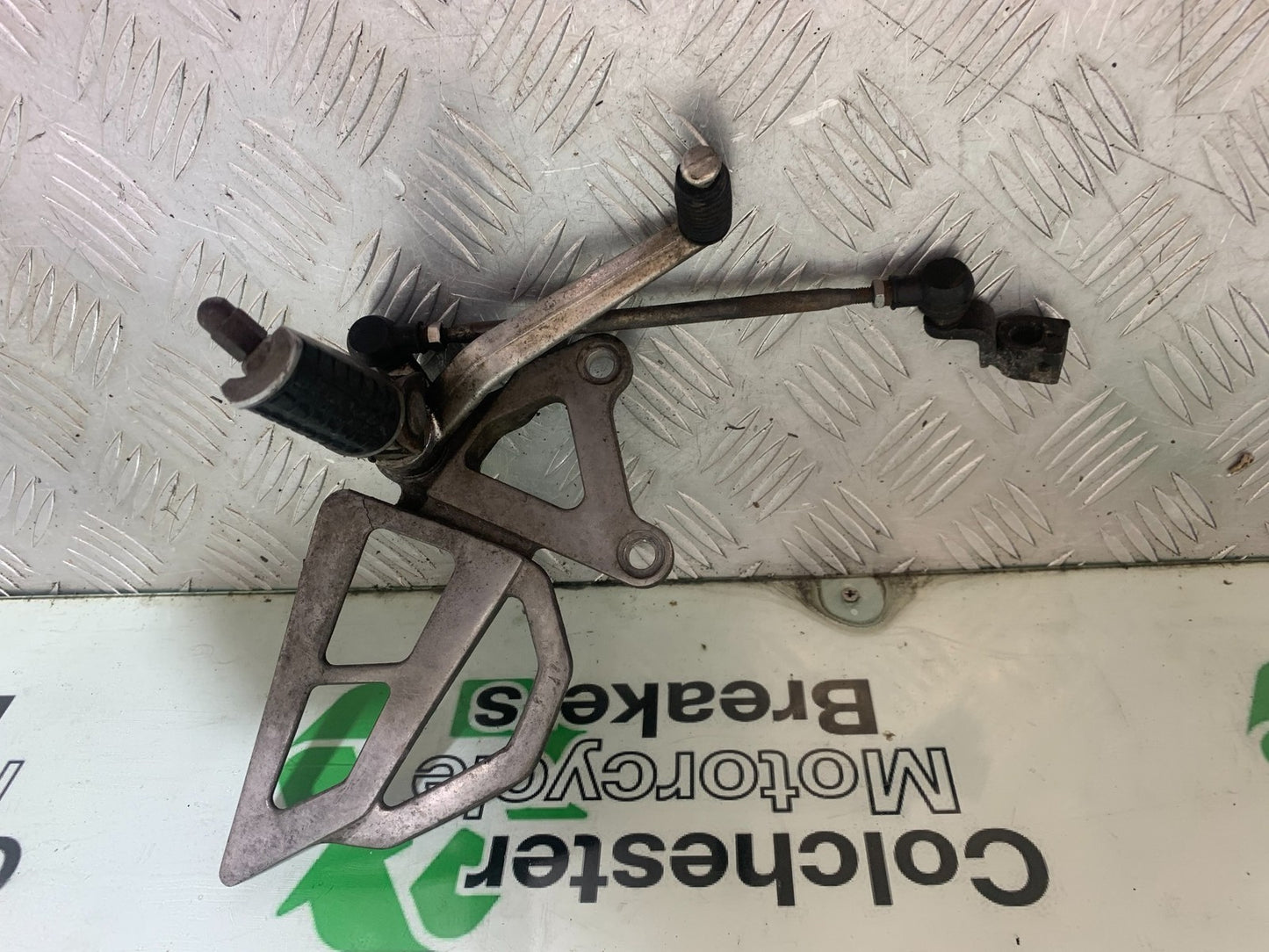 KAWASAKI ZX6R ZX6 F FRONT LEFT HANGER  YEAR 1995-1997 (CMB1169)