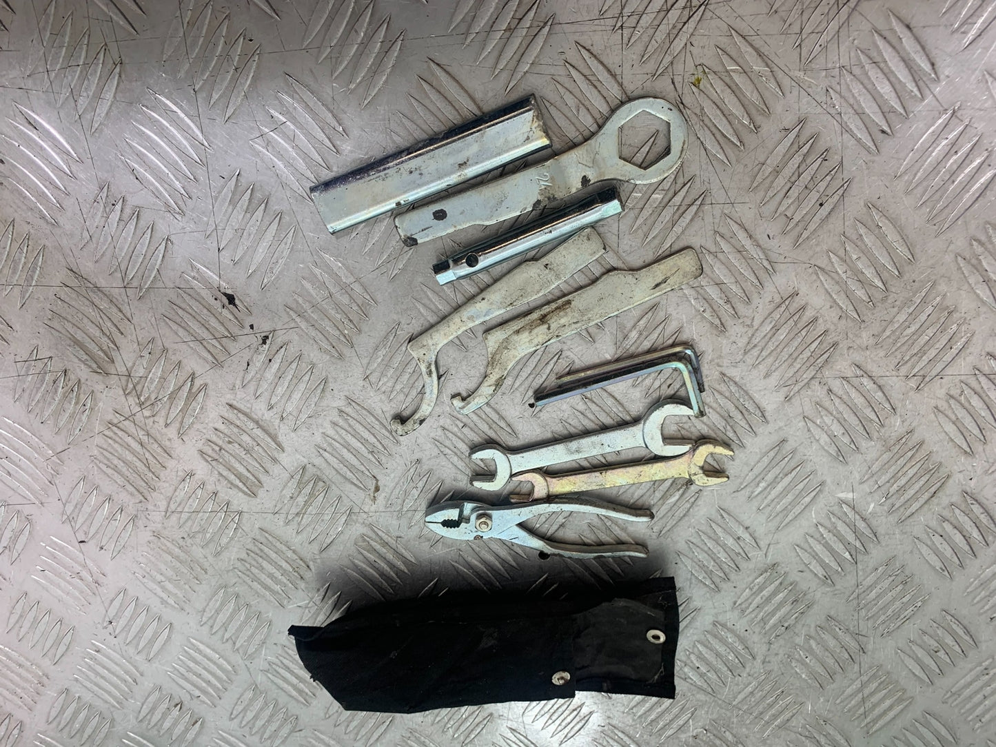 KAWASAKI Z125 Z 125 TOOL KIT    YEAR  2018-2023 (CMB1167)