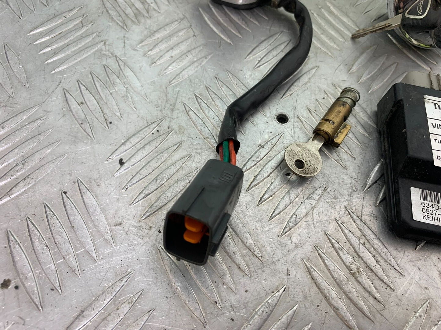 TRIUMPH THUNDERBIRD 1600 ECU LOCKS KEY  YEAR 2011 (CMB1107)