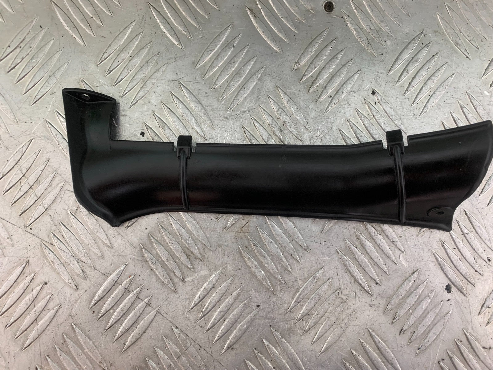 KTM 690 DUKE R LC4 CABLE GUIDE INFILL YEAR 2012-2015  (CMB1180)