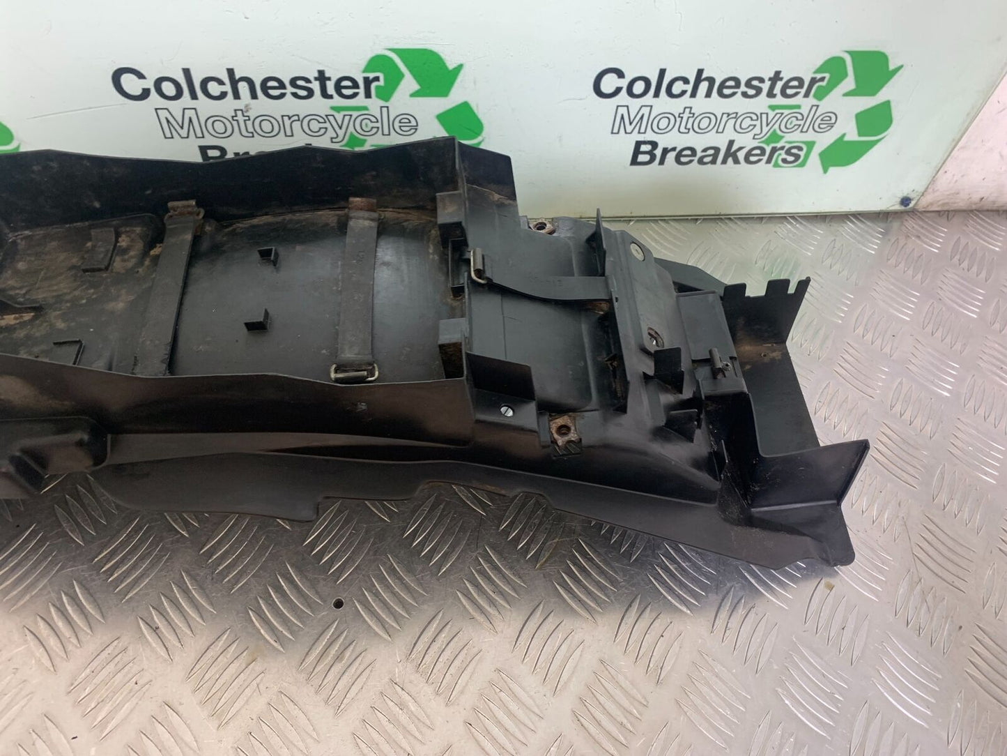 YAMAHA XJR1300 XJR 1300 REAR MUDGUARD  YEAR 1999-2003 (CMB1055)