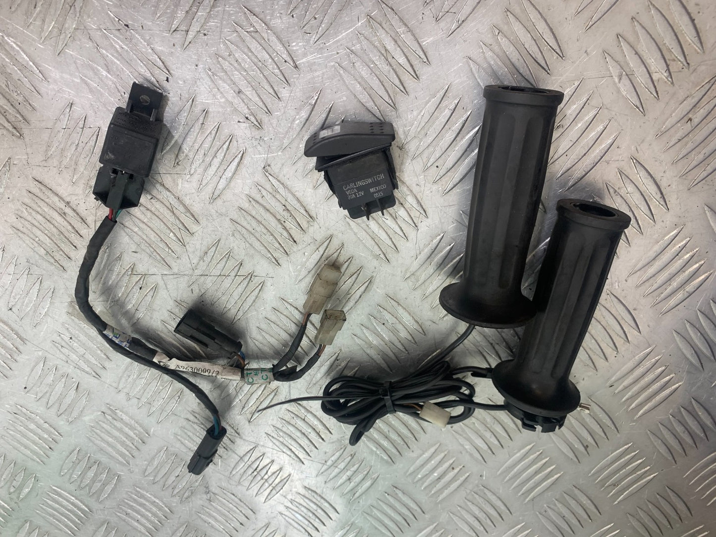 TRIUMPH 955i SPRINT ST HEATED GRIPS SWITCH RELAY   1999-2004 (CMB1176)