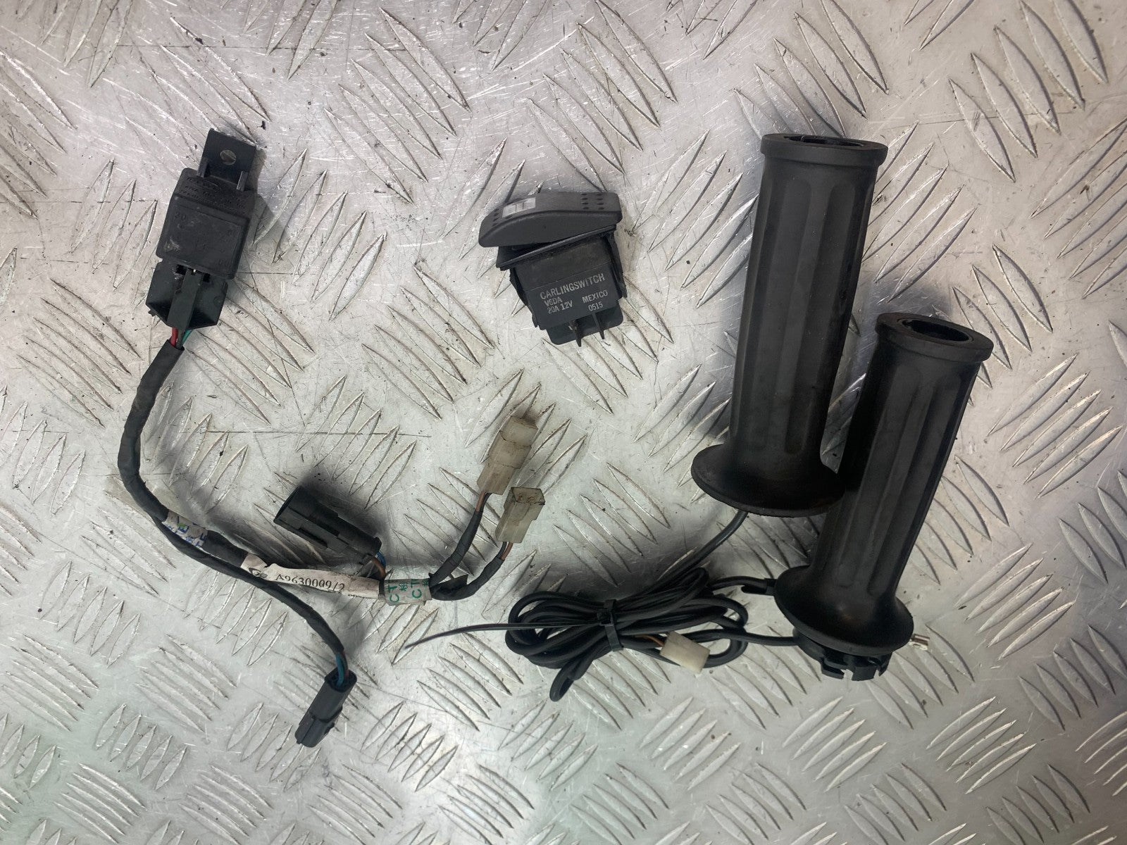 TRIUMPH 955i SPRINT ST HEATED GRIPS SWITCH RELAY   1999-2004 (CMB1176)