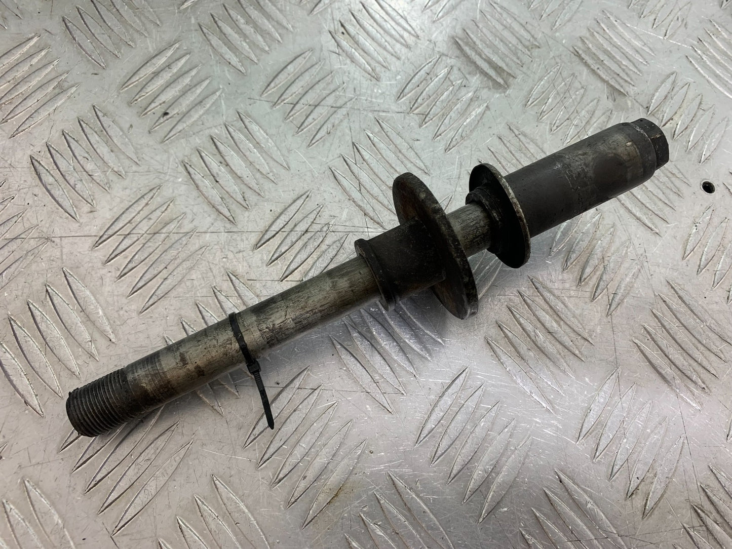 SUZUKI GSF1200 GSF 1200 BANDIT FRONT WHEEL SPINDLE  YEAR 2001-2004 (CMB1188)